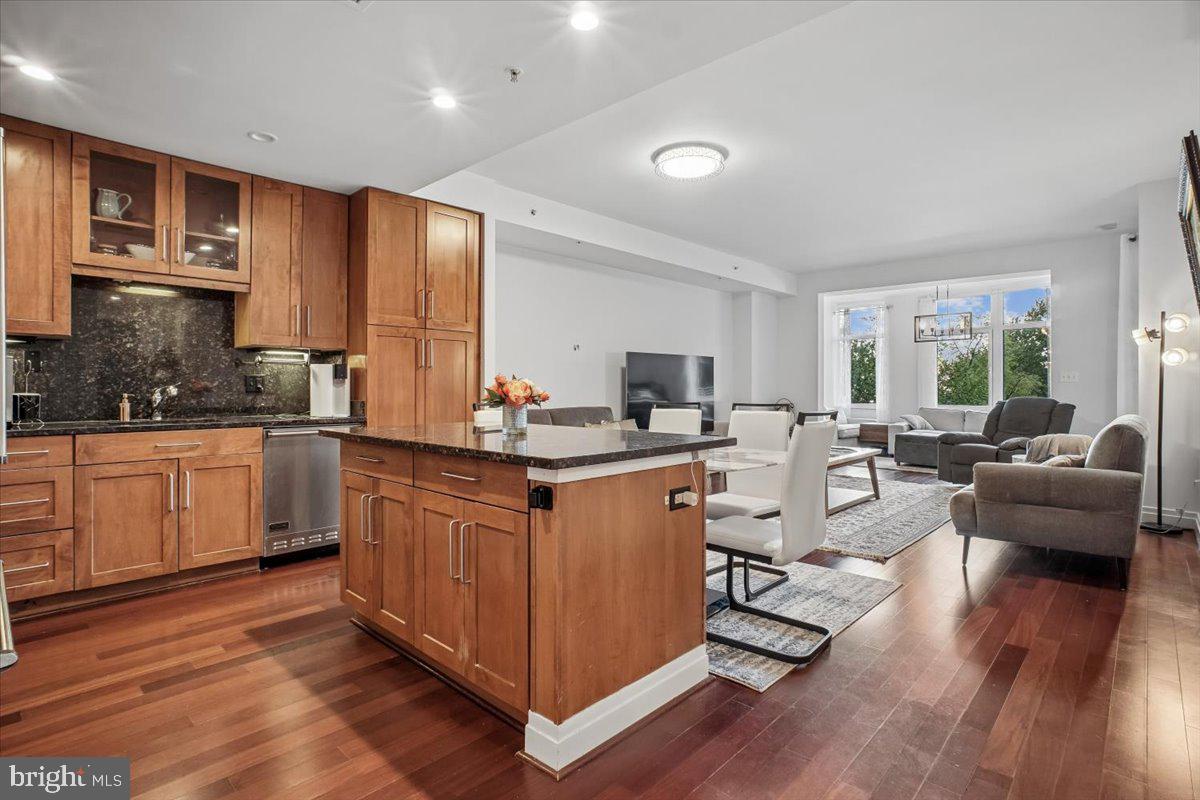 ONE PARK CREST CONDOMINIUM - Residential