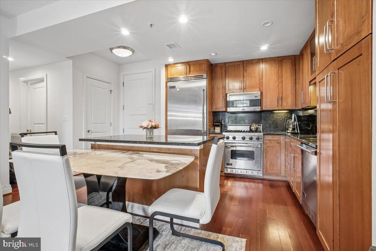 ONE PARK CREST CONDOMINIUM - Residential