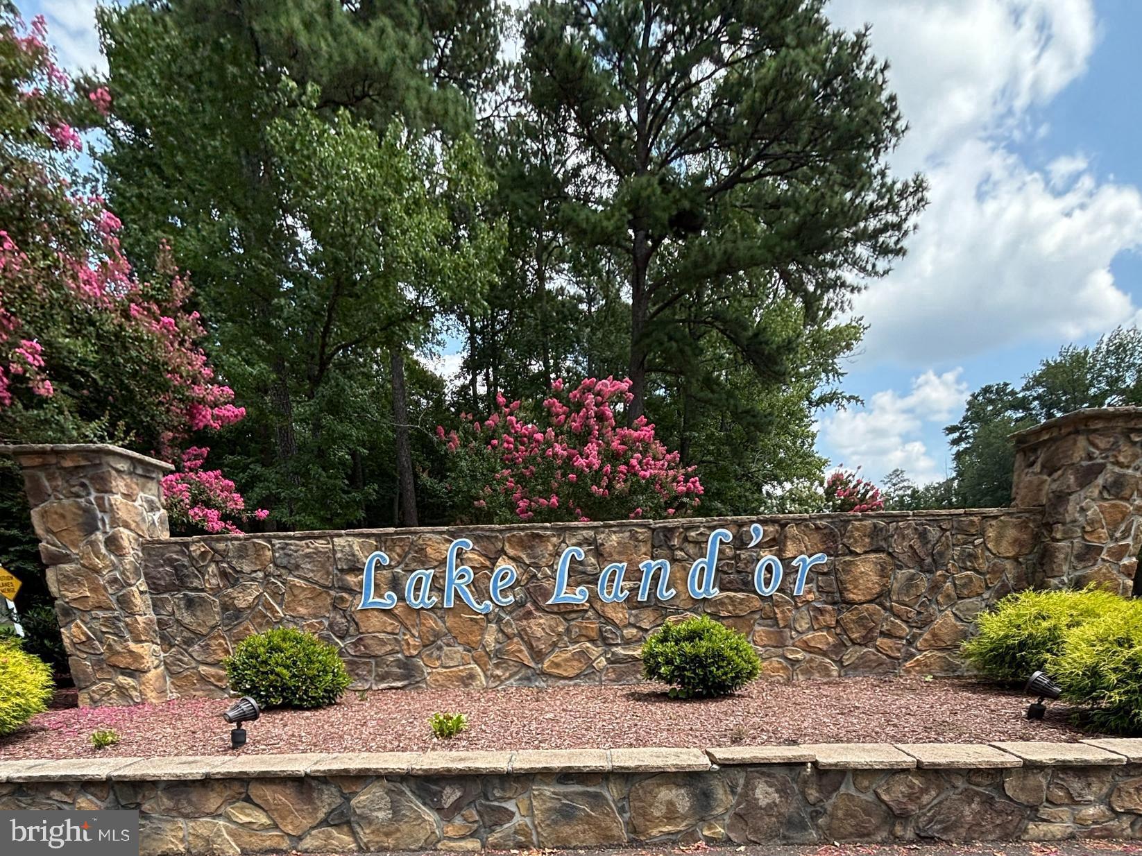 LAKE LAND OR - Residential