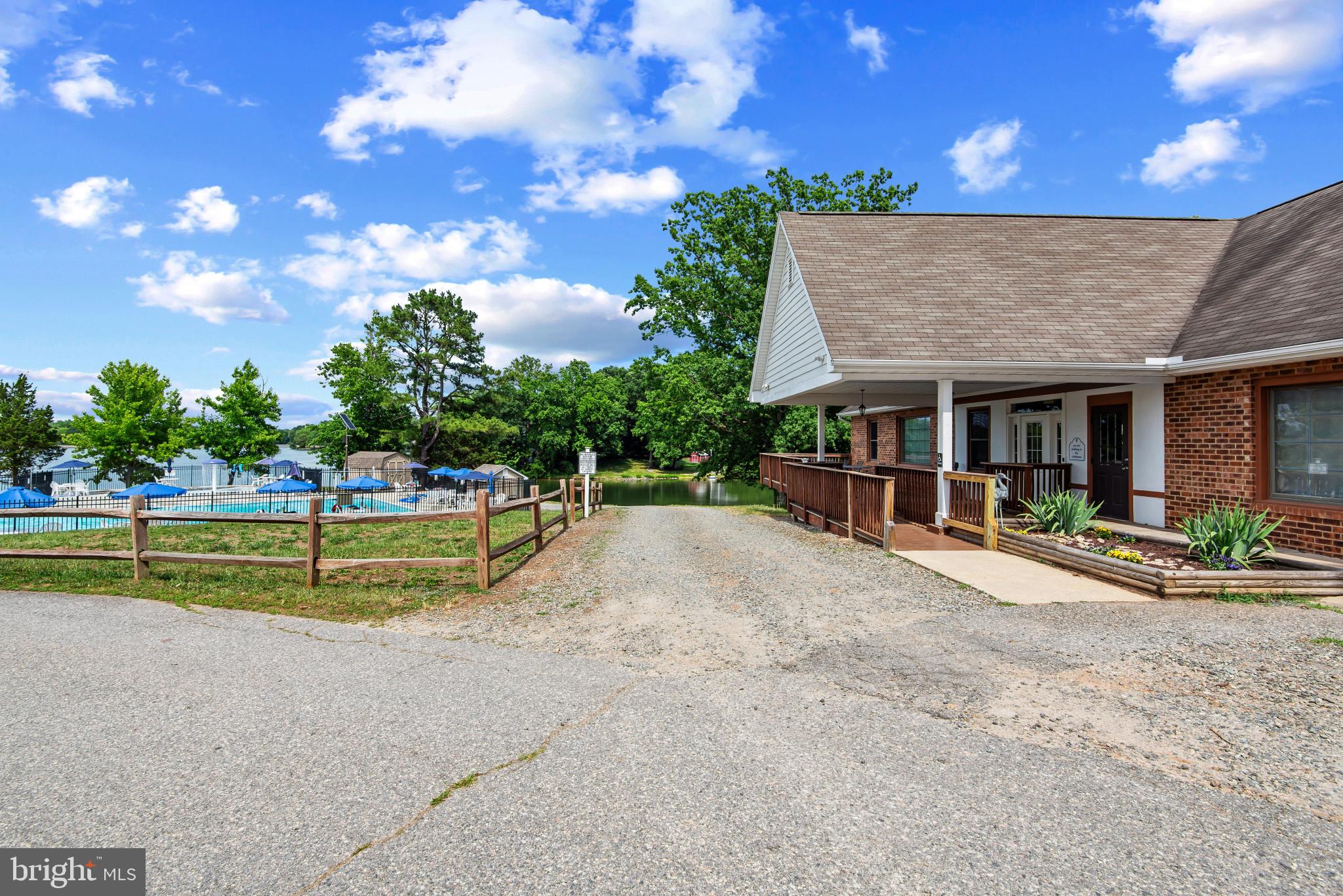 LAKE LAND OR - Residential