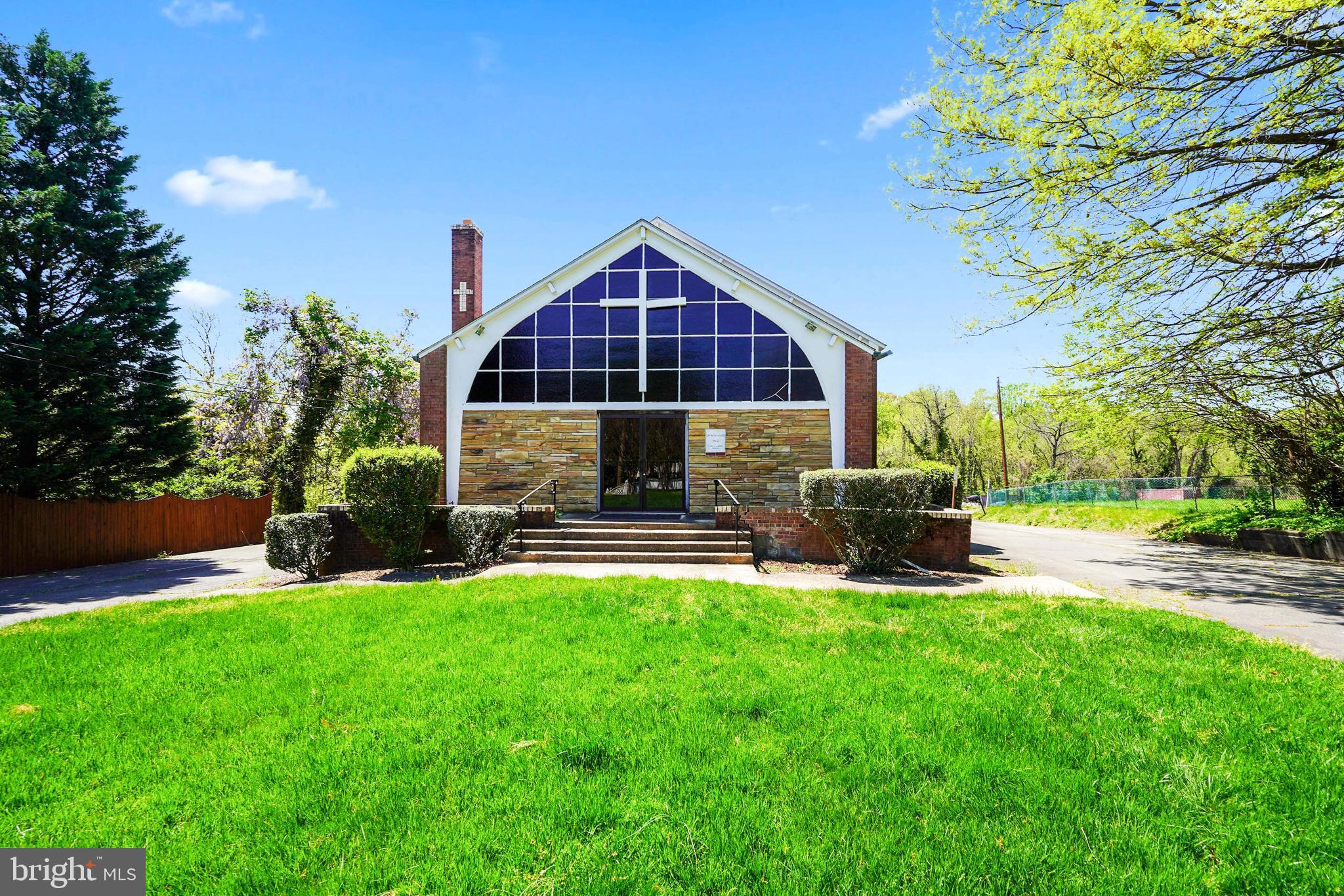 FINAL TOUR, MONDAY MORNING AT 9:00. PLEASE ARRIVE PROMPTLY! BUYER DEFAULTED SO THE PROPERTIES ARE BACK ON THE MARKET. ALL OFFERS DUE ON Tuesday June 25TH BY 5PM. Free standing church in Alexandria City available. This property features the following spaces,
sanctuary seating approx. 300, 6 offices, 8 classrooms, 6 bathrooms, 2 meeting rooms, 3 nursery rooms,crying room, sound room, back stage spaces, full kitchen, multiple storage rooms and multiple entrances. There is on site parking available for at least 90 cars. The building is being sold As Is and needs to be rehabbed. There is a Baptistry on the stage with removable panels. Two zone HVAC system and Gas heat. The property is zoned R8 and is 1.33 acres.
There is a Parsonage property next door at 2916 King St. It can be purchased along with the church or separately. Fantastic location!!!