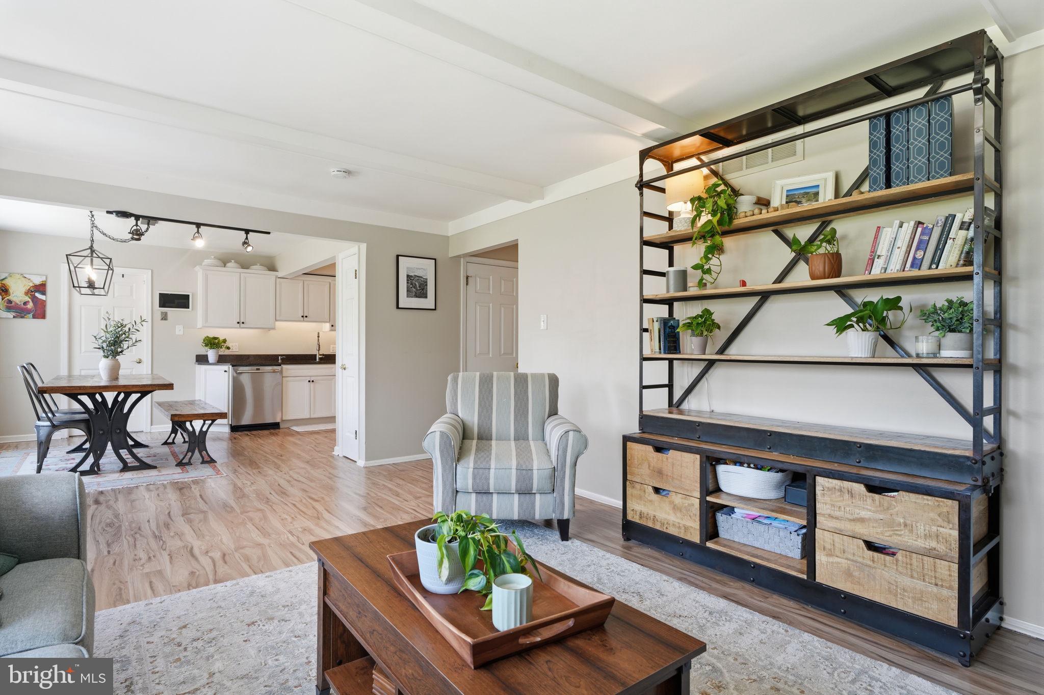 HAMPTON ESTS - Residential