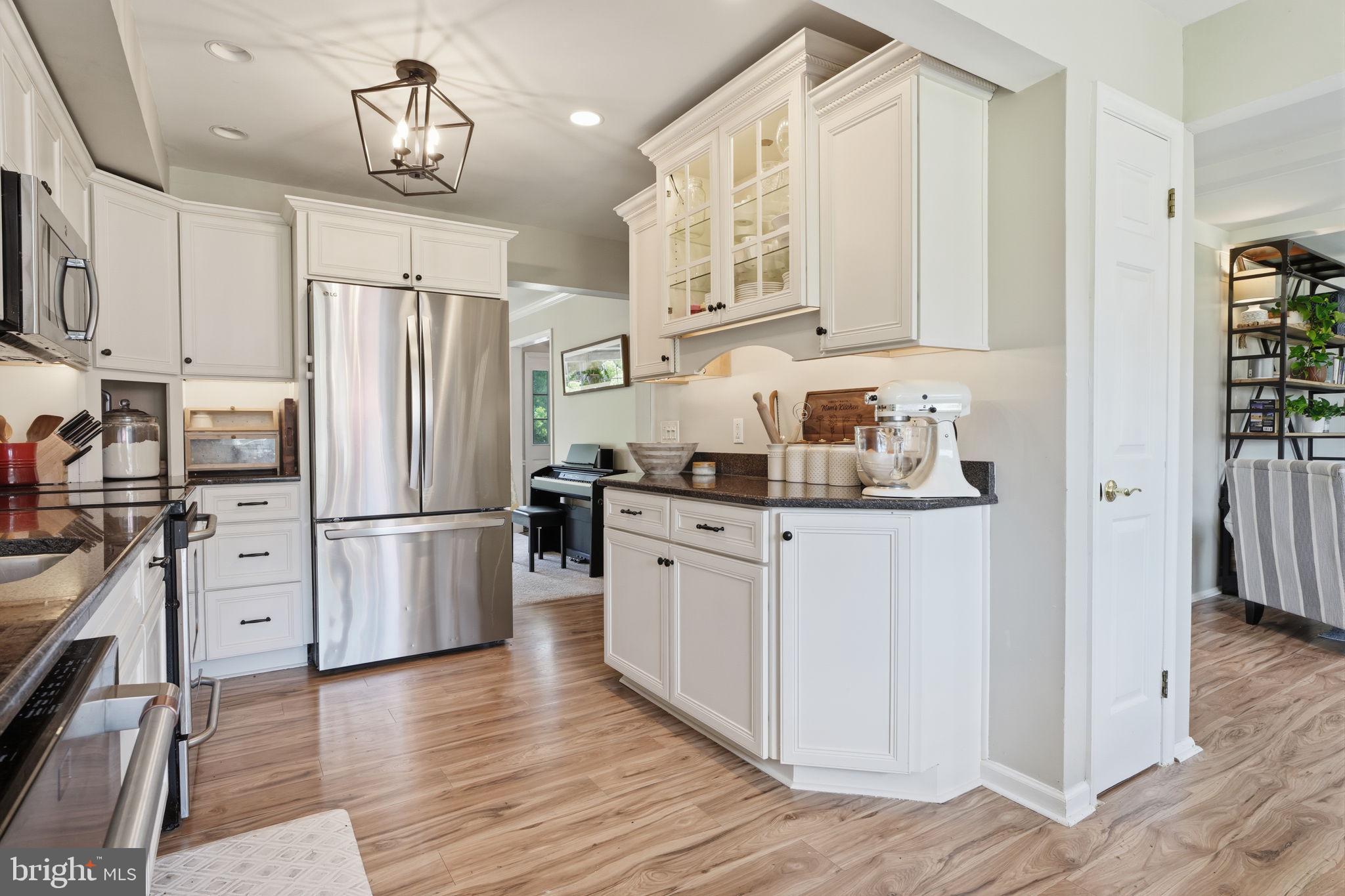 HAMPTON ESTS - Residential