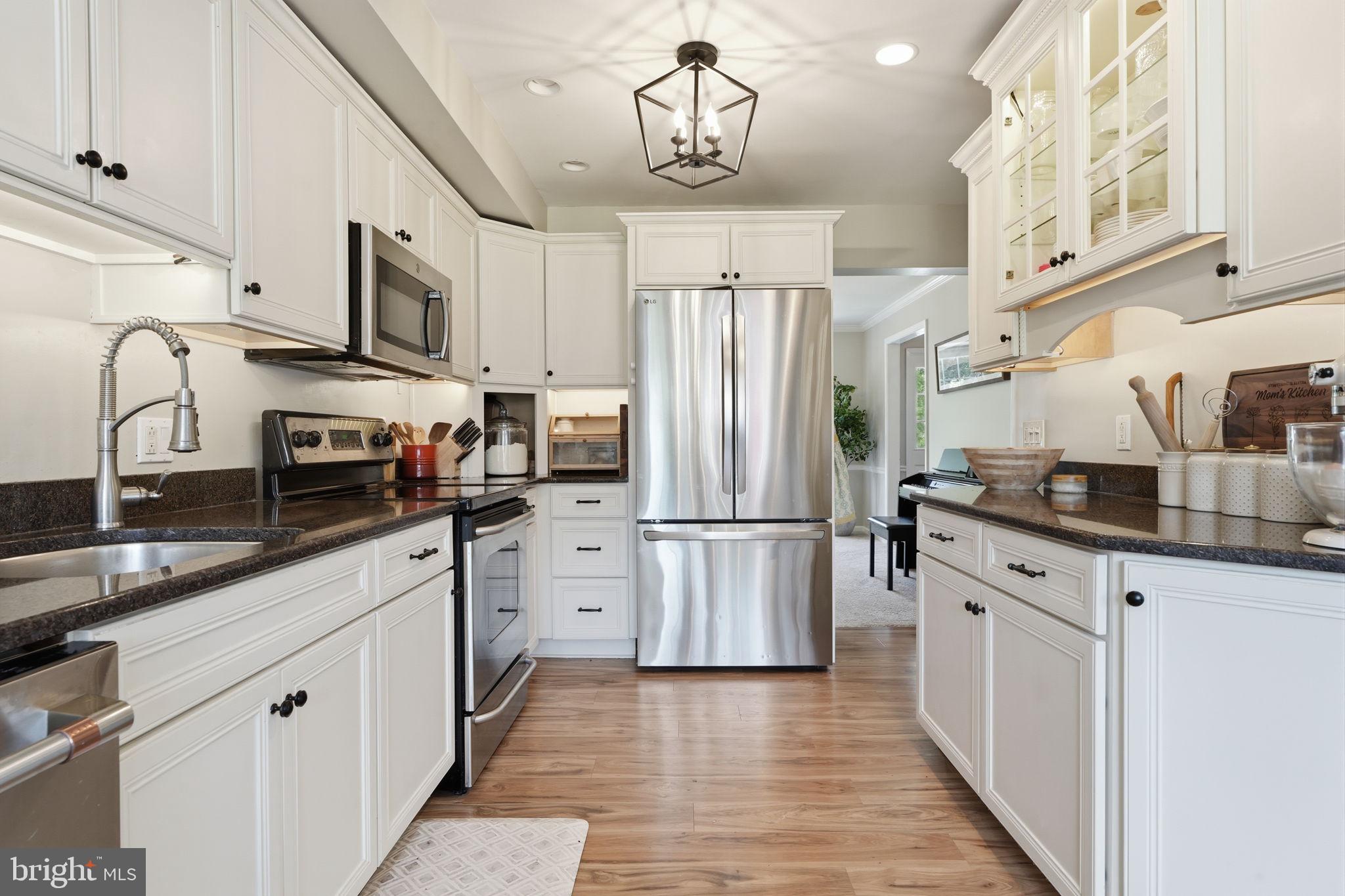 HAMPTON ESTS - Residential