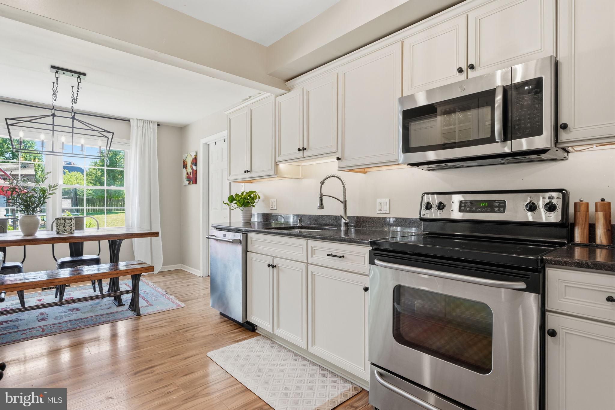 HAMPTON ESTS - Residential