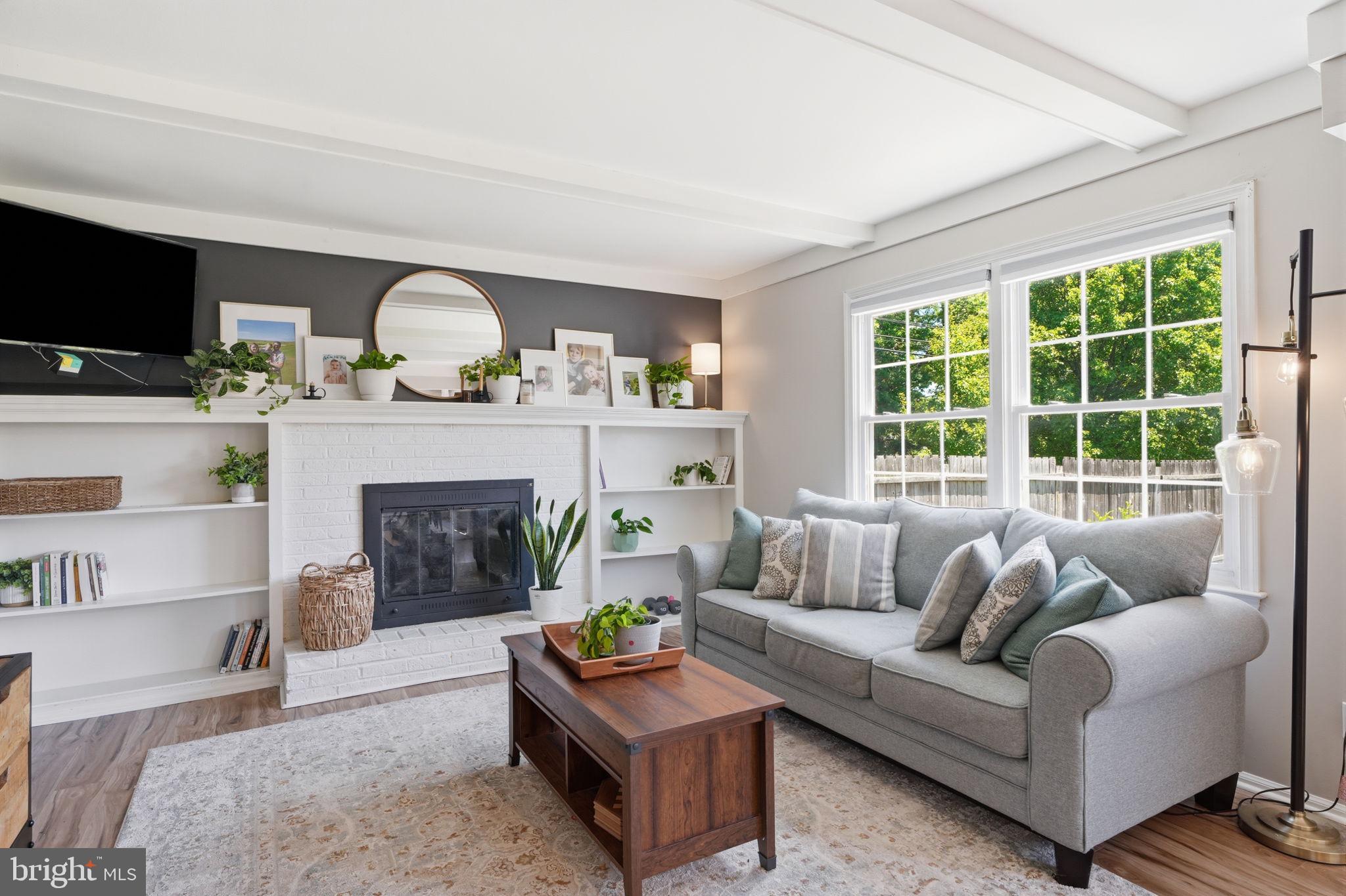HAMPTON ESTS - Residential
