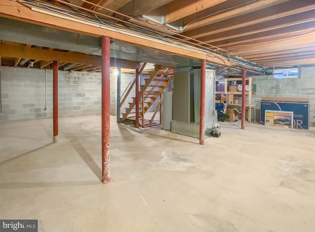 HAMPTON ESTS - Residential