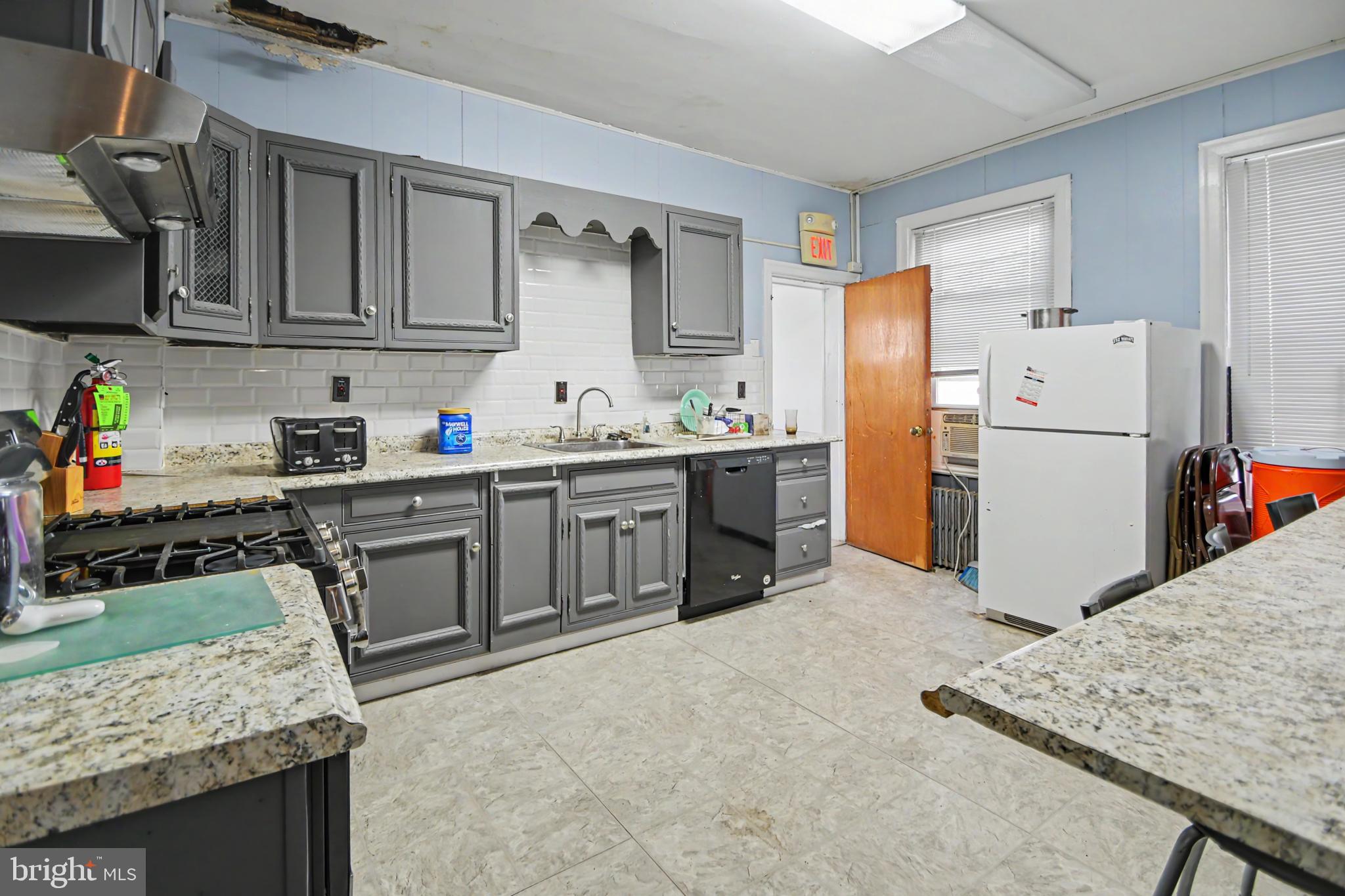 GERMANTOWN - Commercial Sale