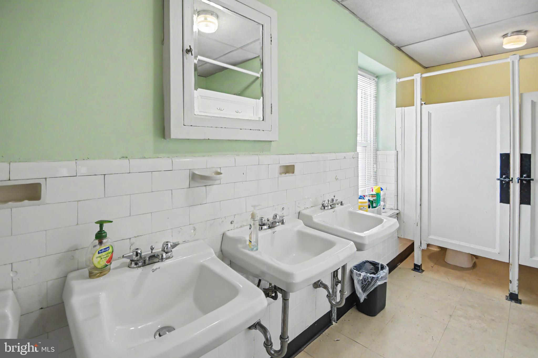 GERMANTOWN - Commercial Sale