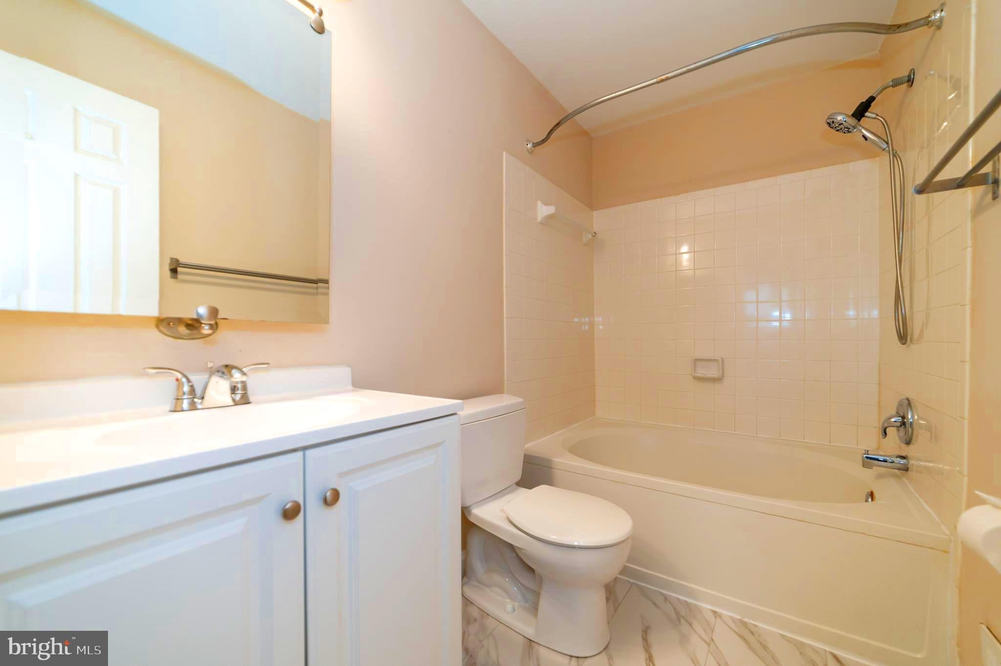 HERITAGE ESTATES - Residential Lease