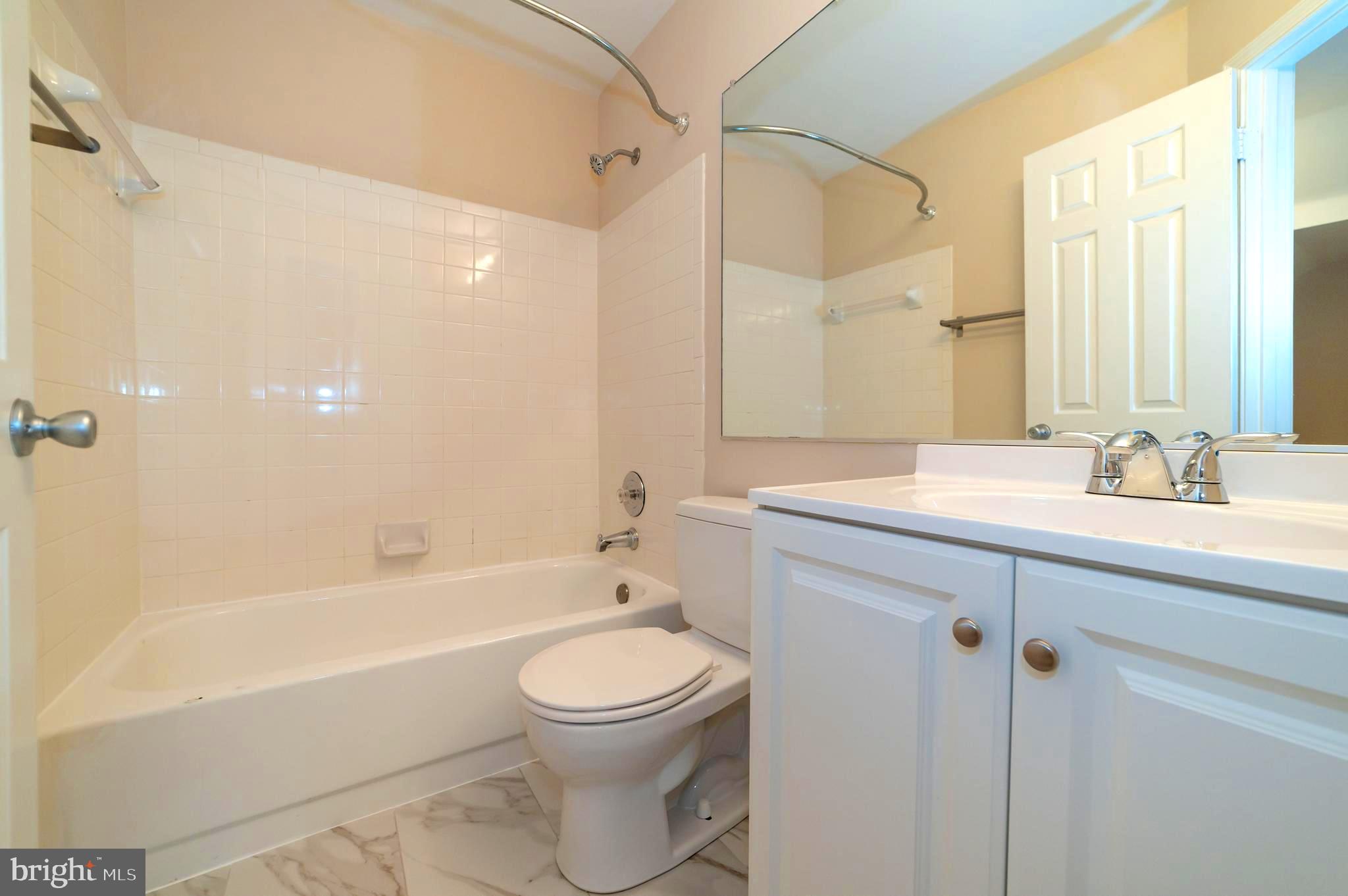 HERITAGE ESTATES - Residential Lease