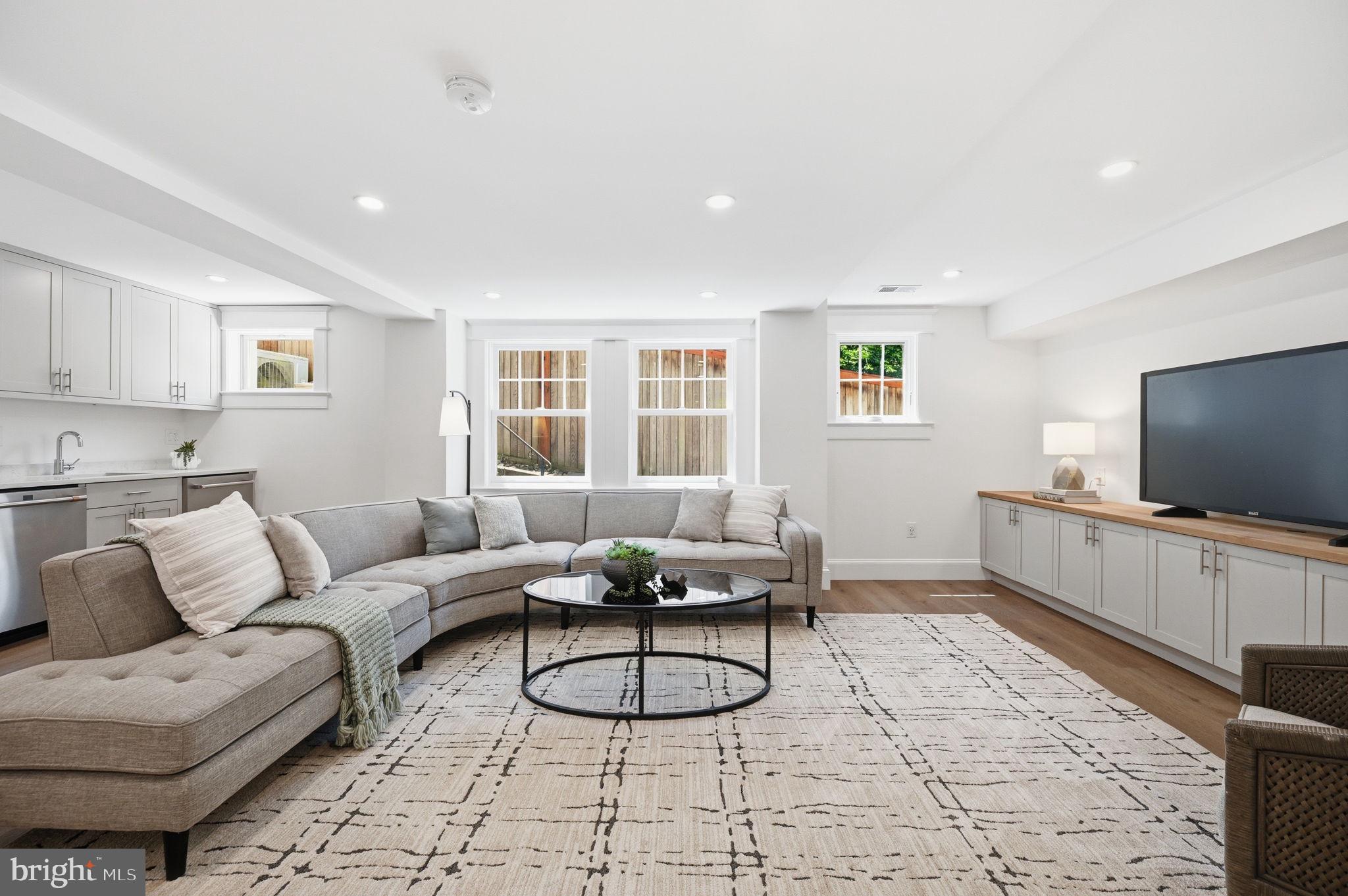 CHEVY CHASE - Residential