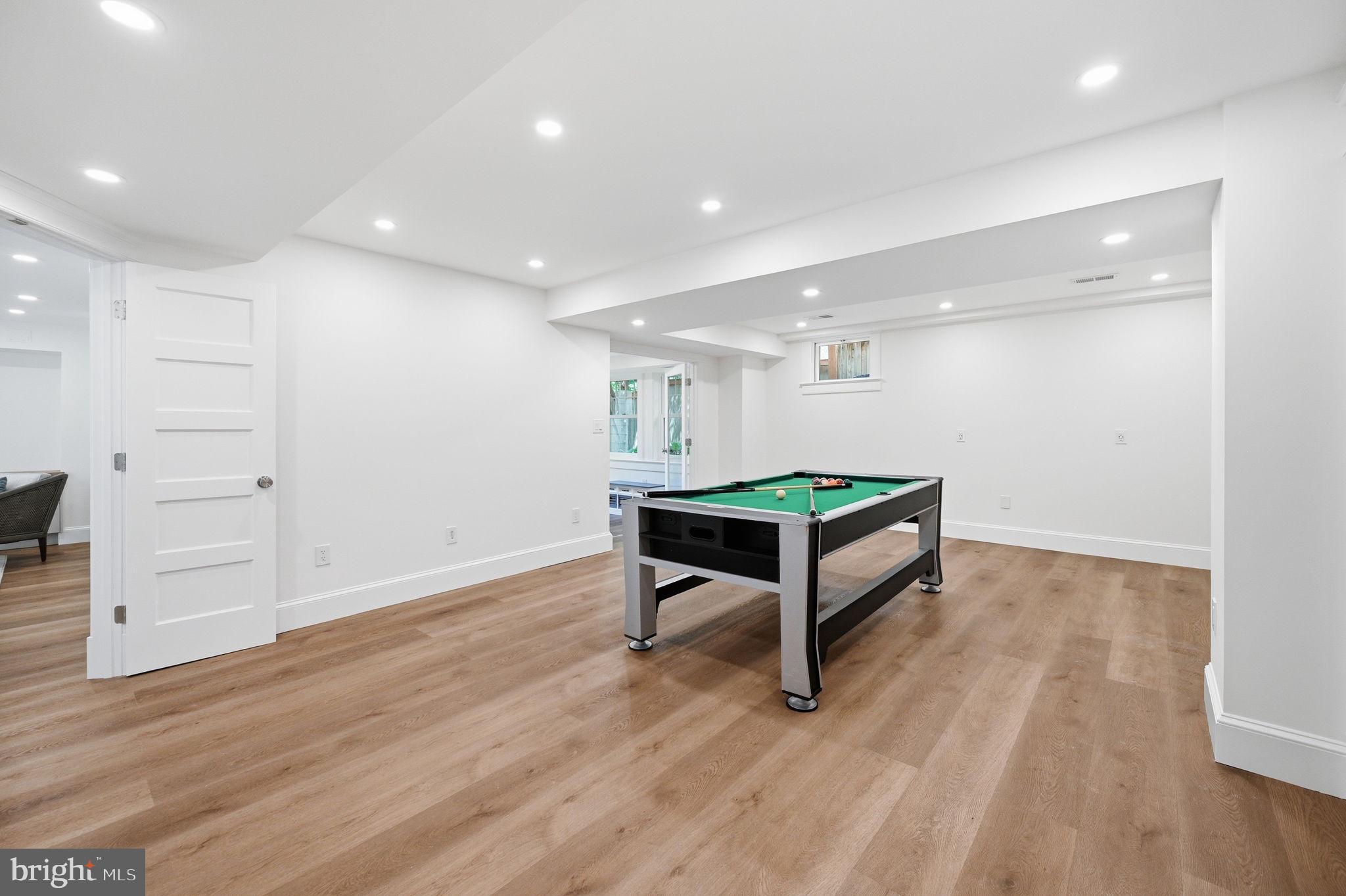 CHEVY CHASE - Residential