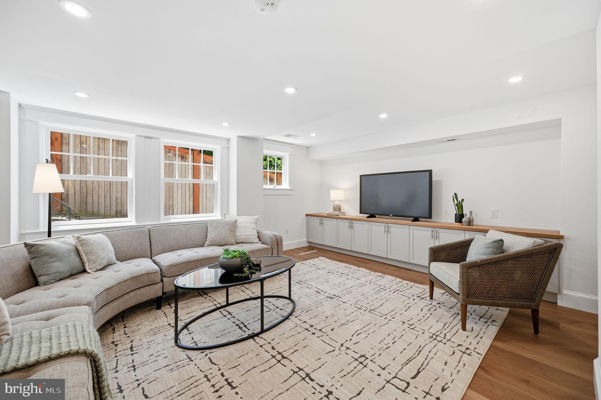 CHEVY CHASE - Residential