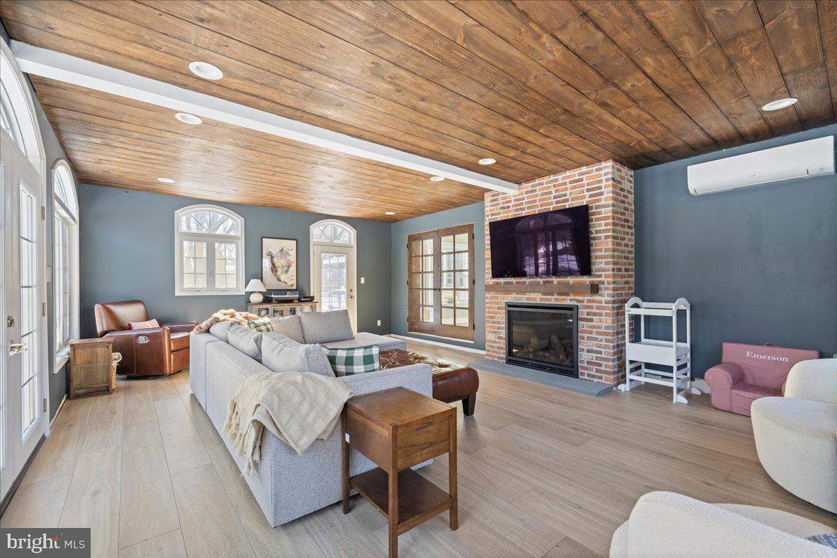 PEBBLE CREEK - Residential