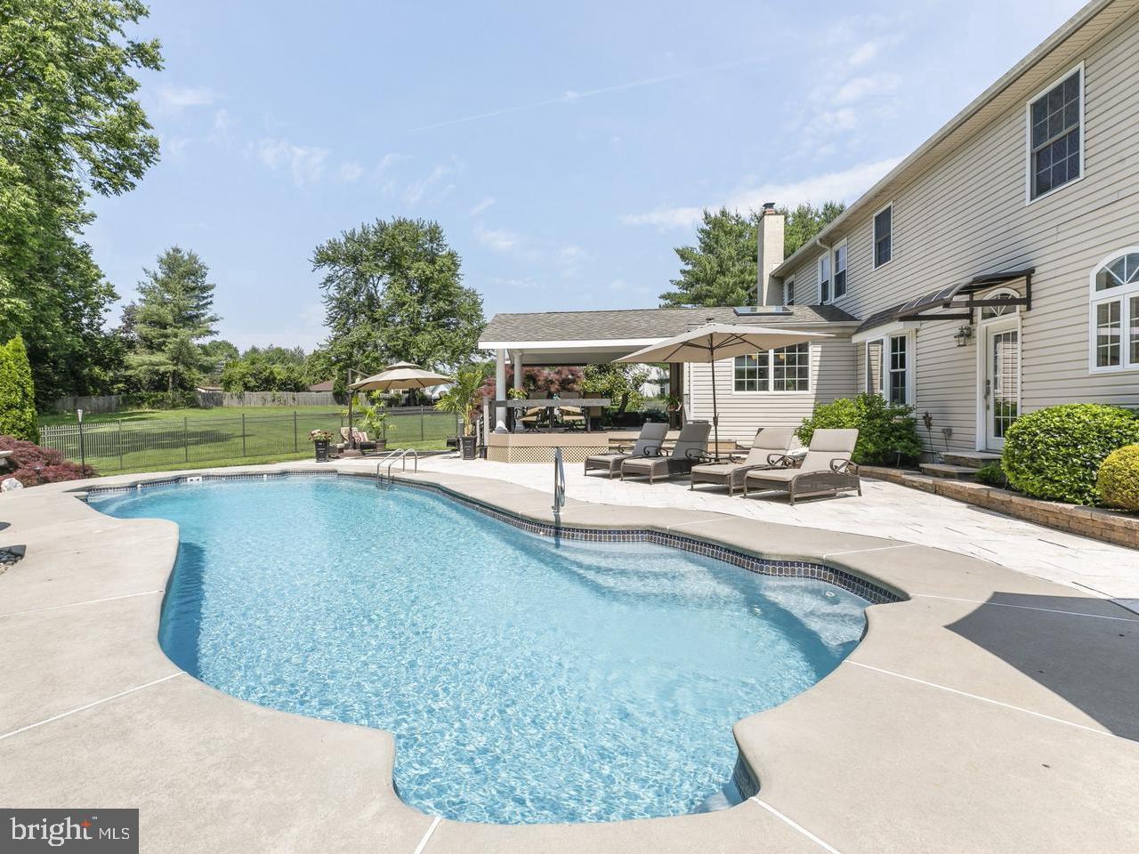 PEBBLE CREEK - Residential