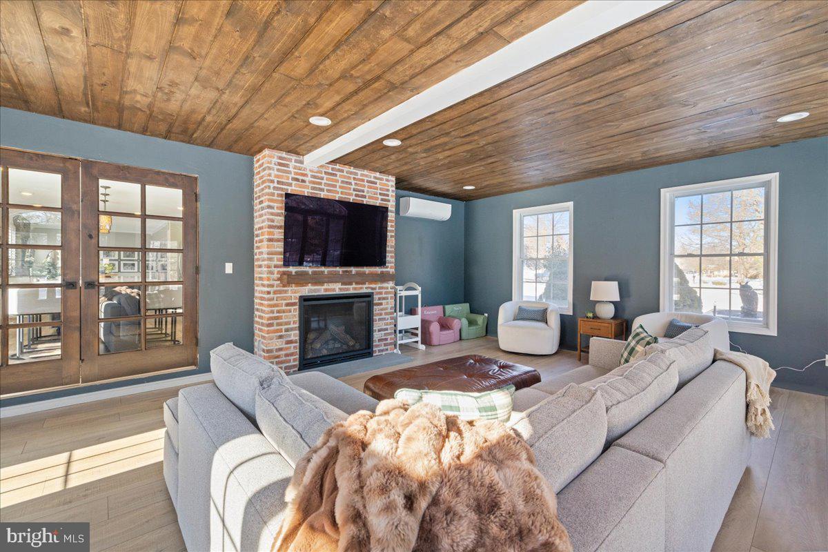 PEBBLE CREEK - Residential