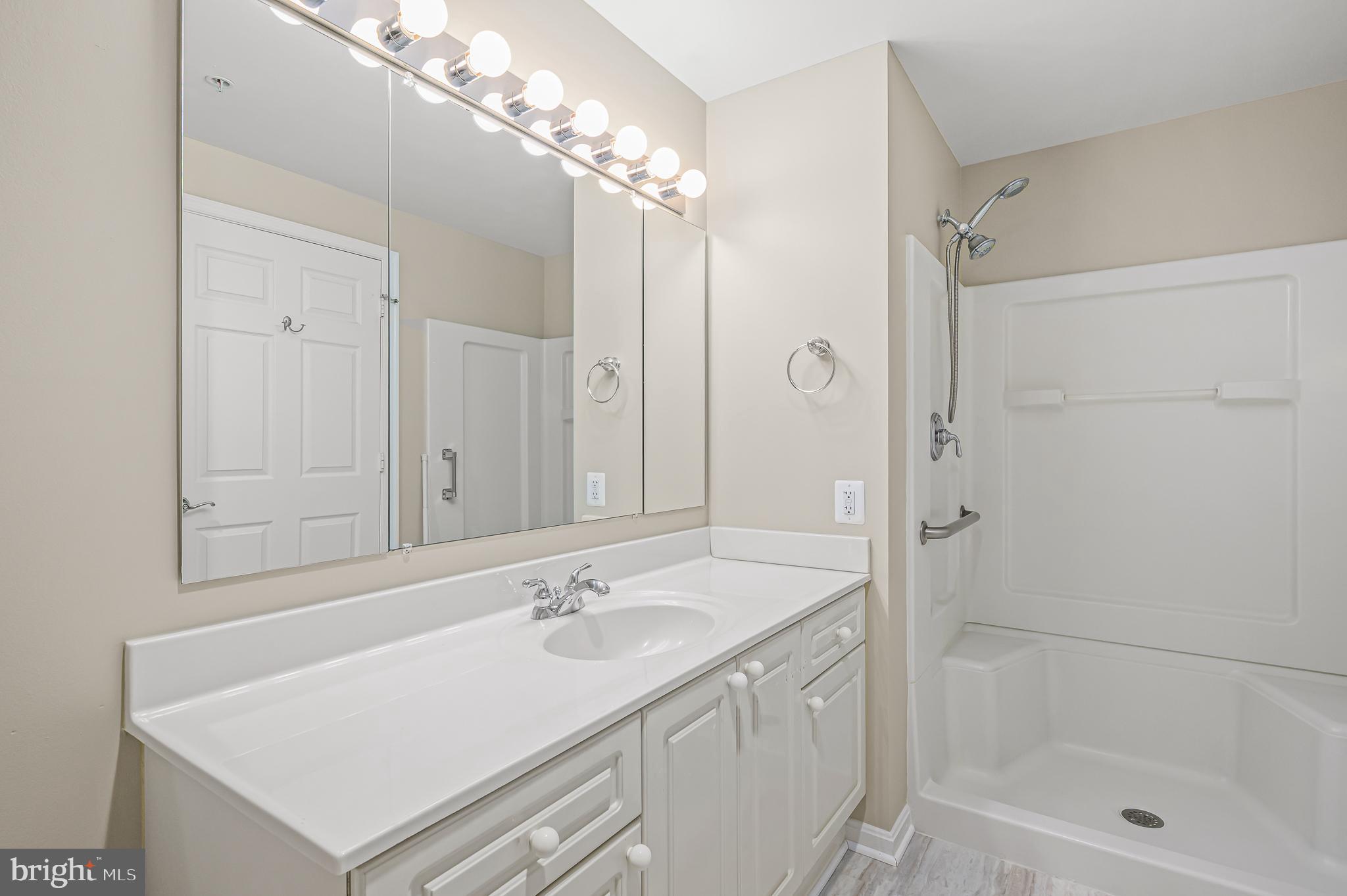 LANSDOWNE WOODS - Residential