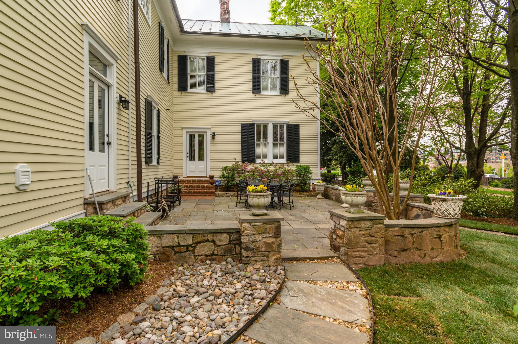 FENWICK COURT - Residential