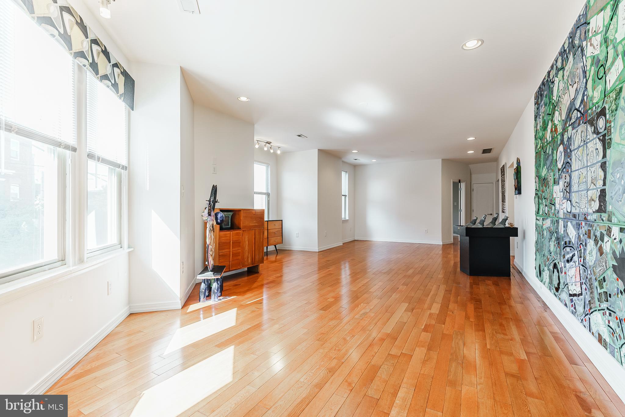 PASSYUNK SQUARE - Commercial Sale