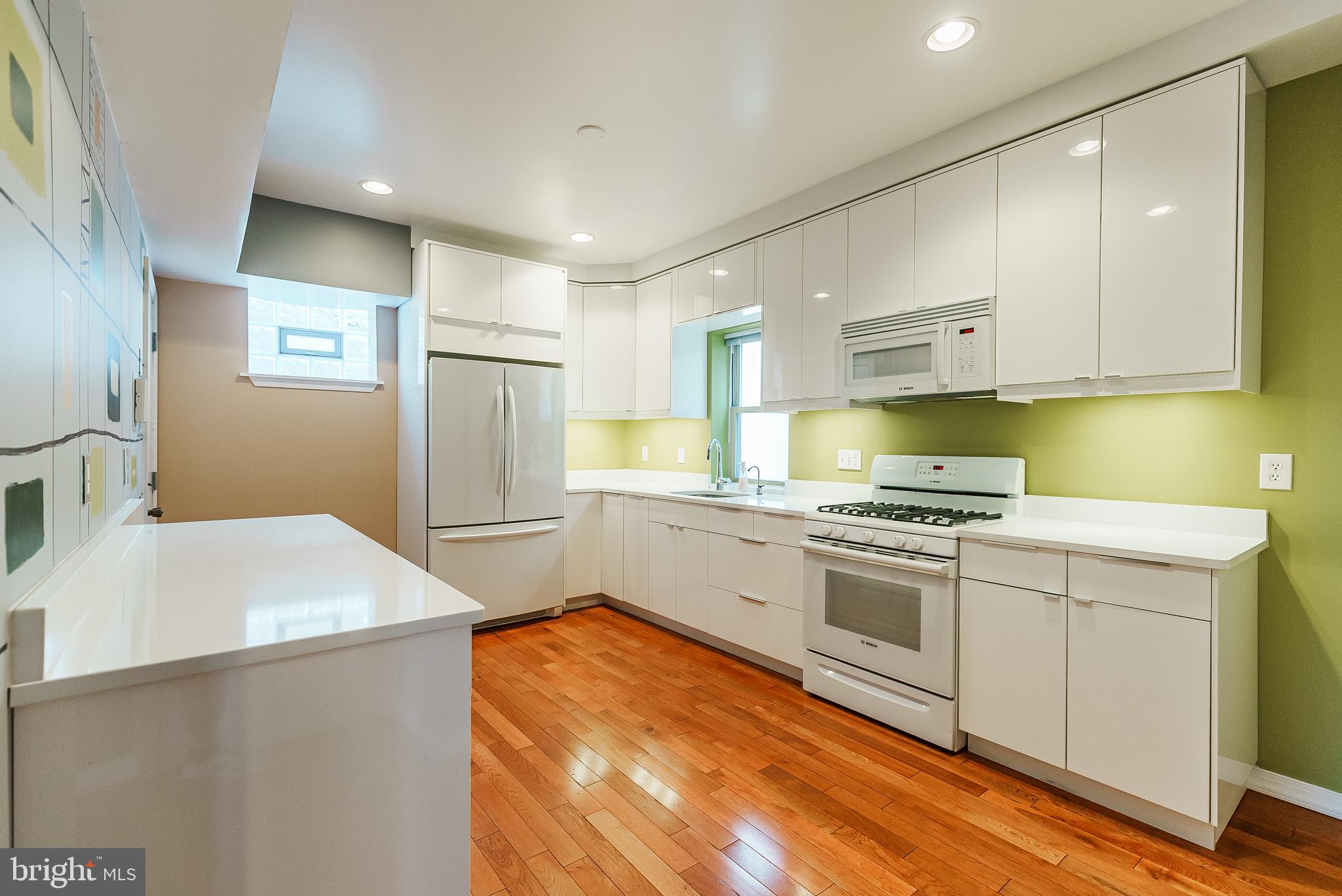 PASSYUNK SQUARE - Commercial Sale