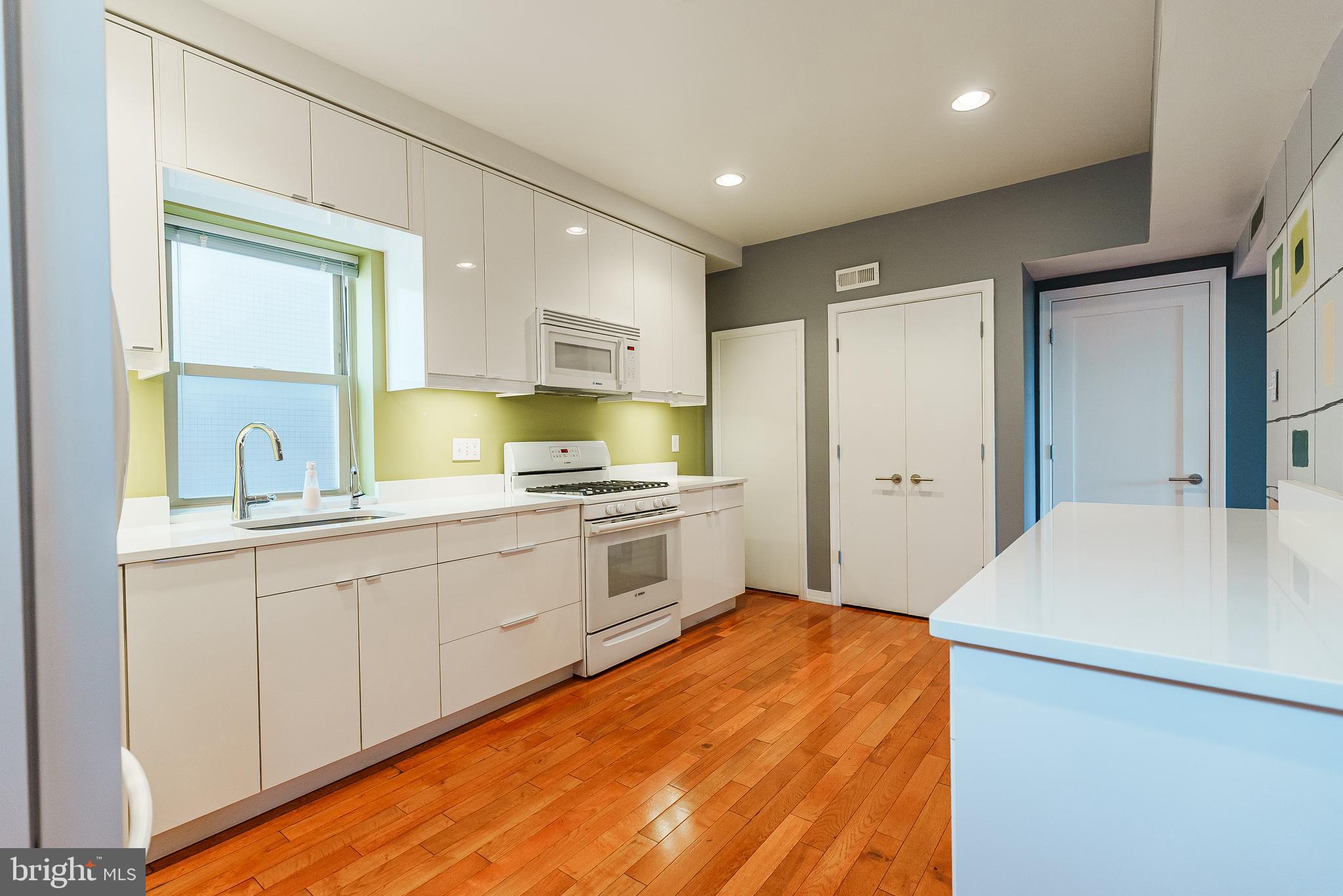 PASSYUNK SQUARE - Commercial Sale