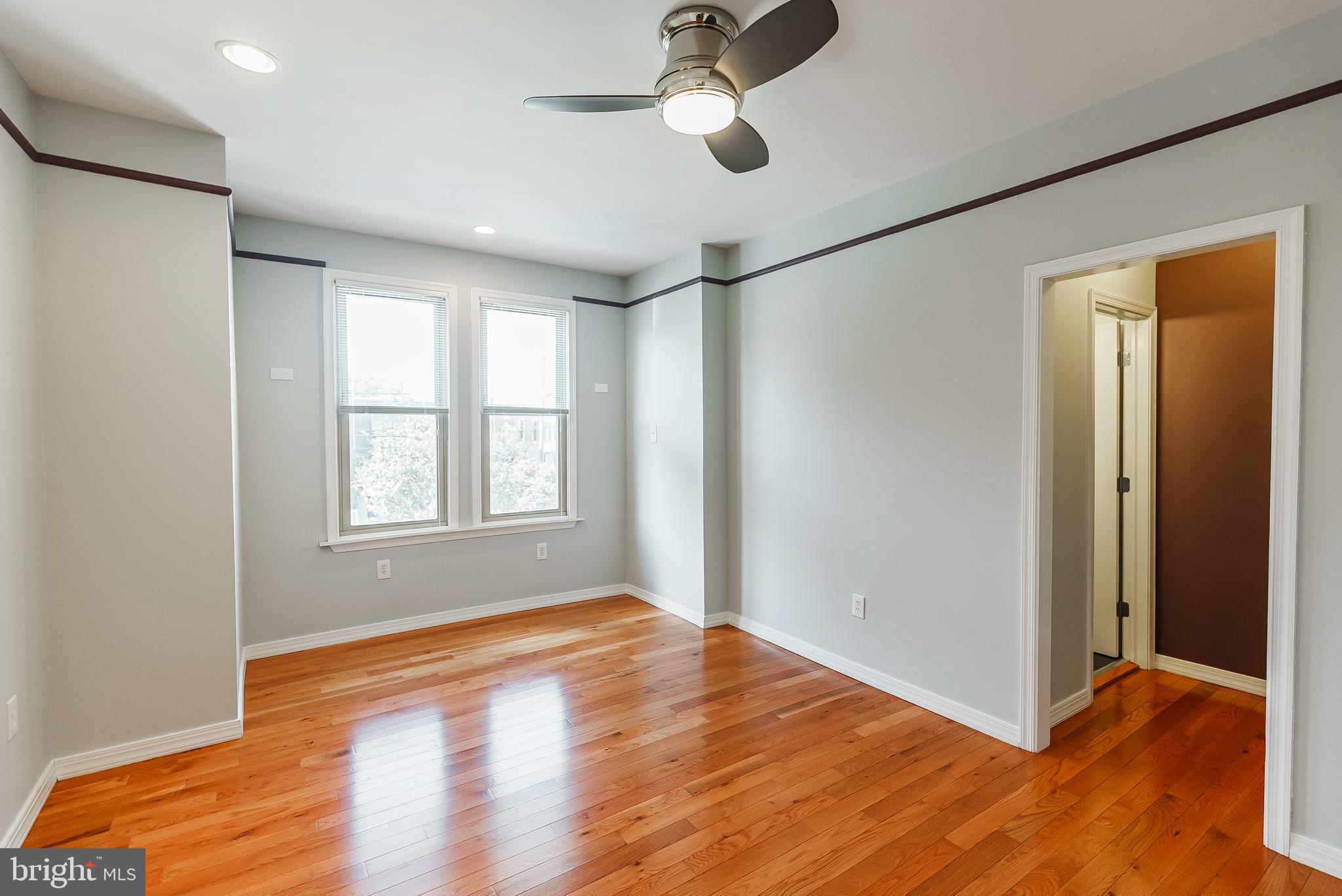 PASSYUNK SQUARE - Commercial Sale