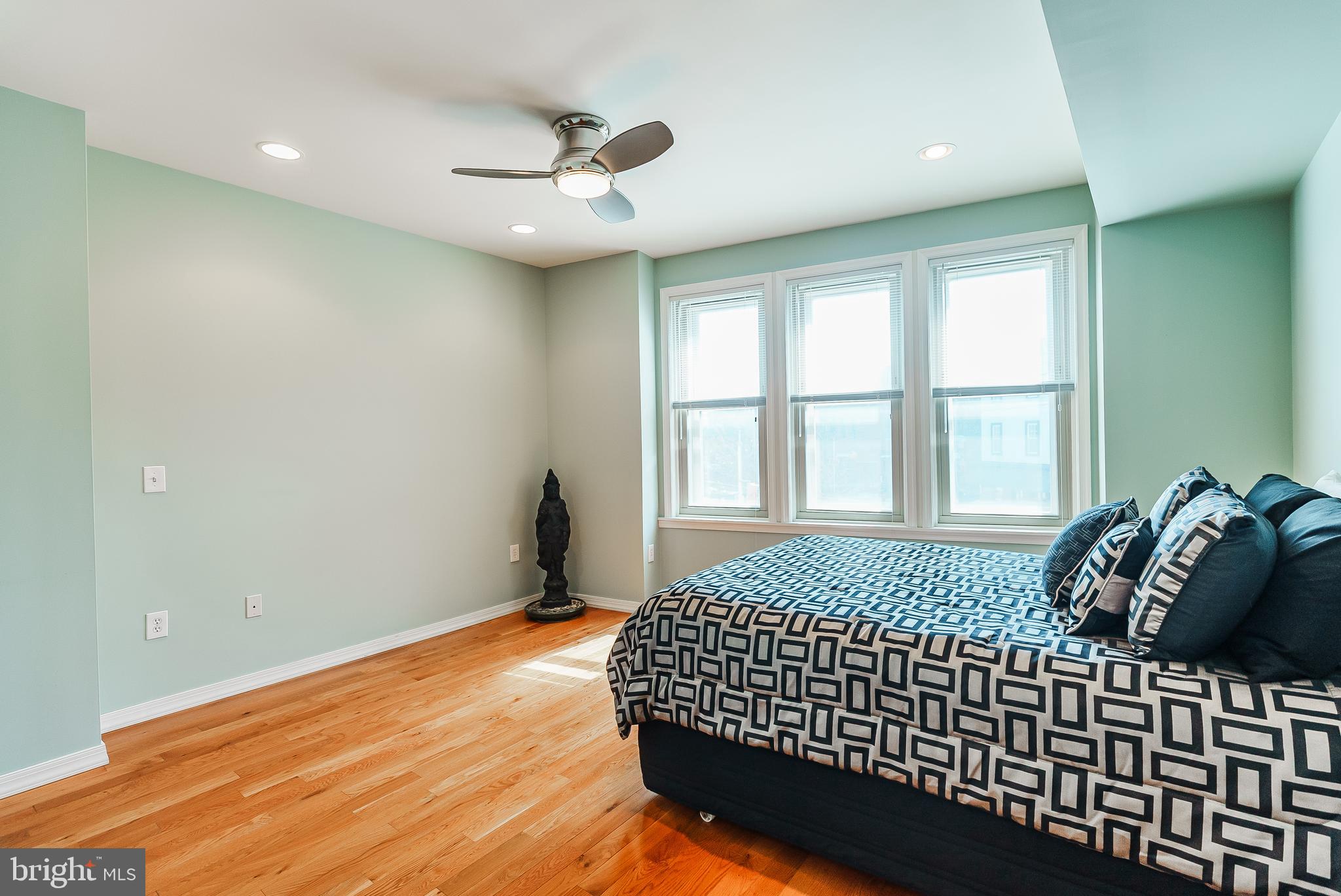 PASSYUNK SQUARE - Commercial Sale