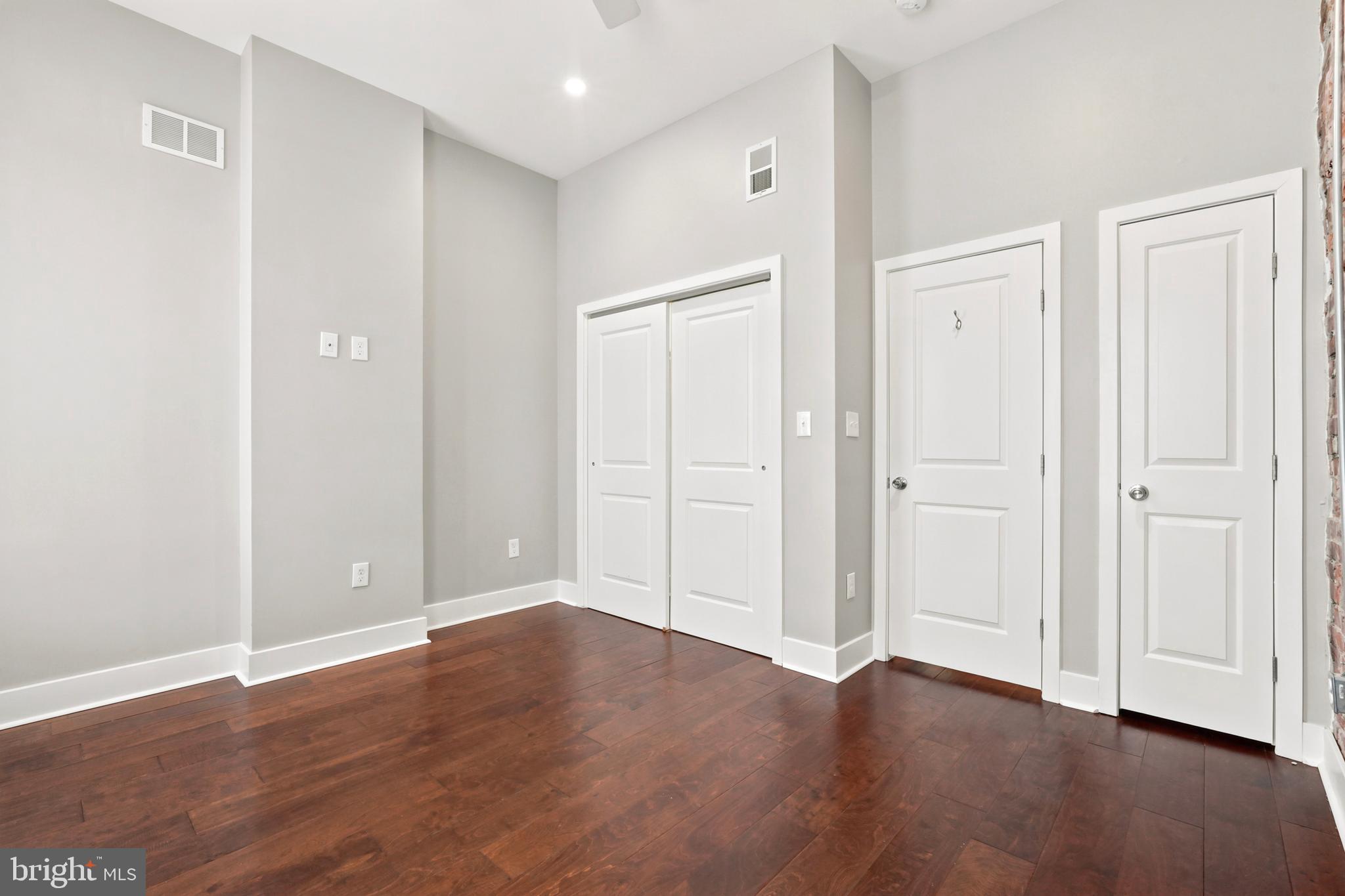 LOWER MOYAMENSING - Residential