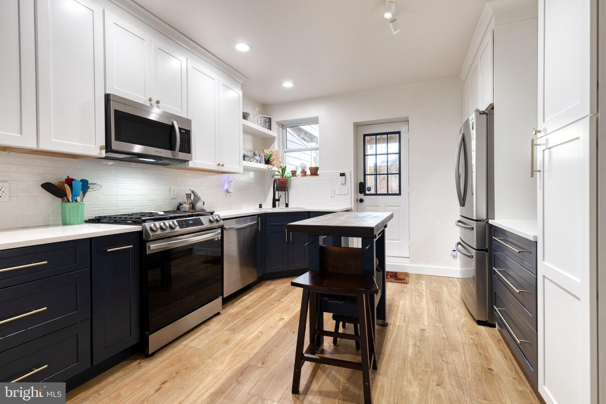 RIVERSIDE PARK - Residential
