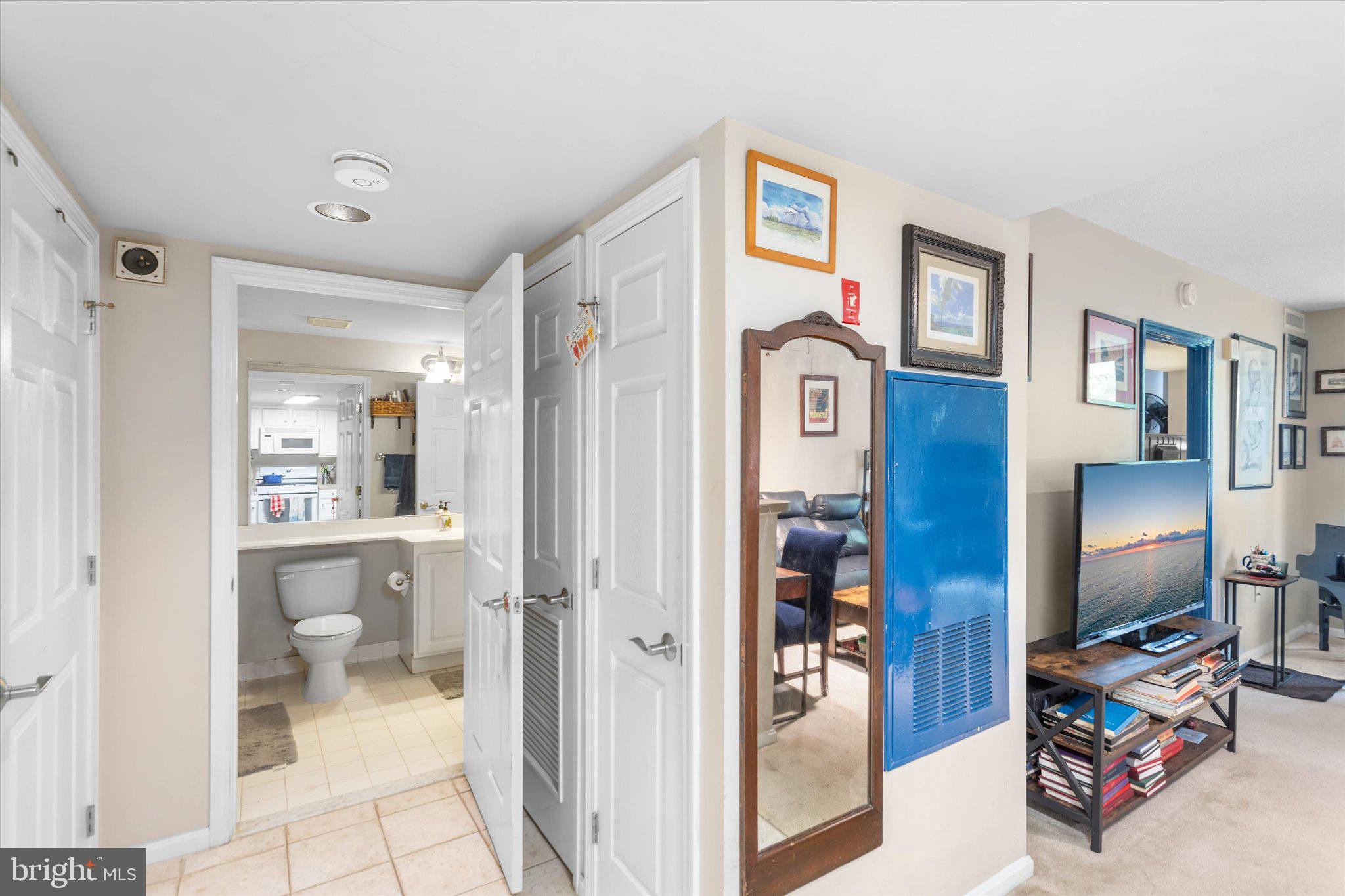 GALLERY AT WHITE FLINT - Residential