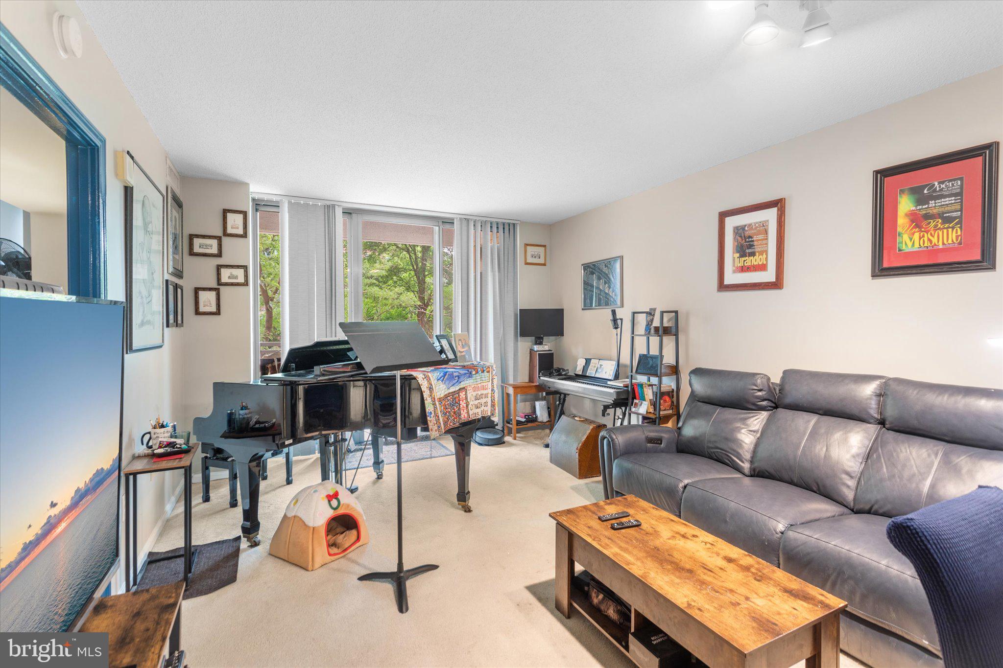 GALLERY AT WHITE FLINT - Residential