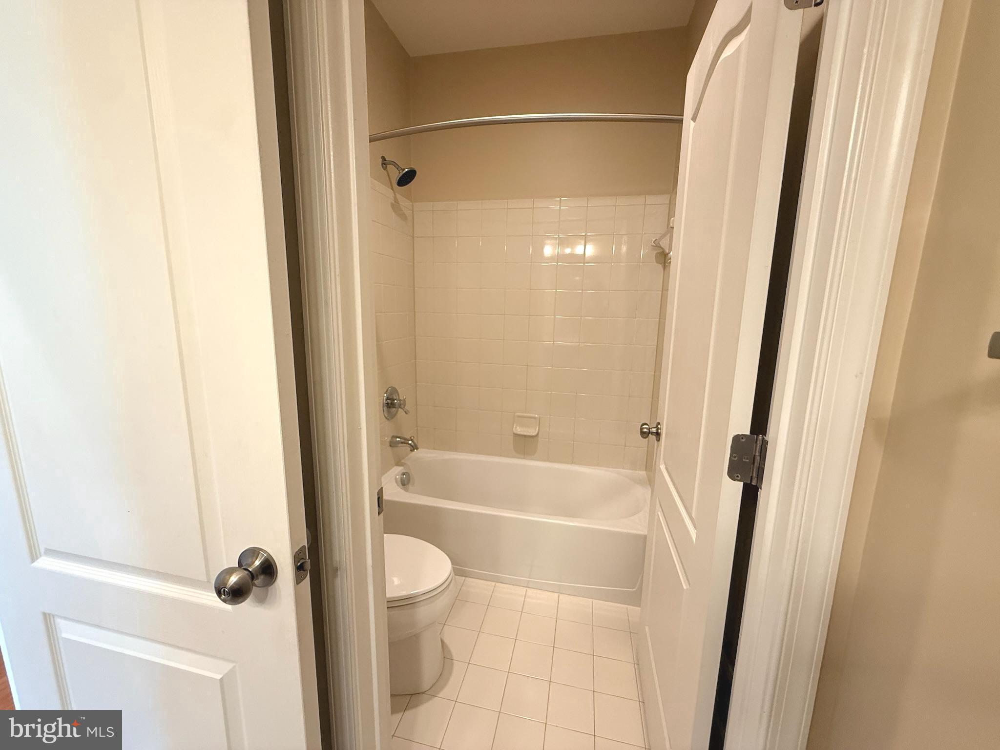STONE RIDGE LANDBAY 5R - Residential