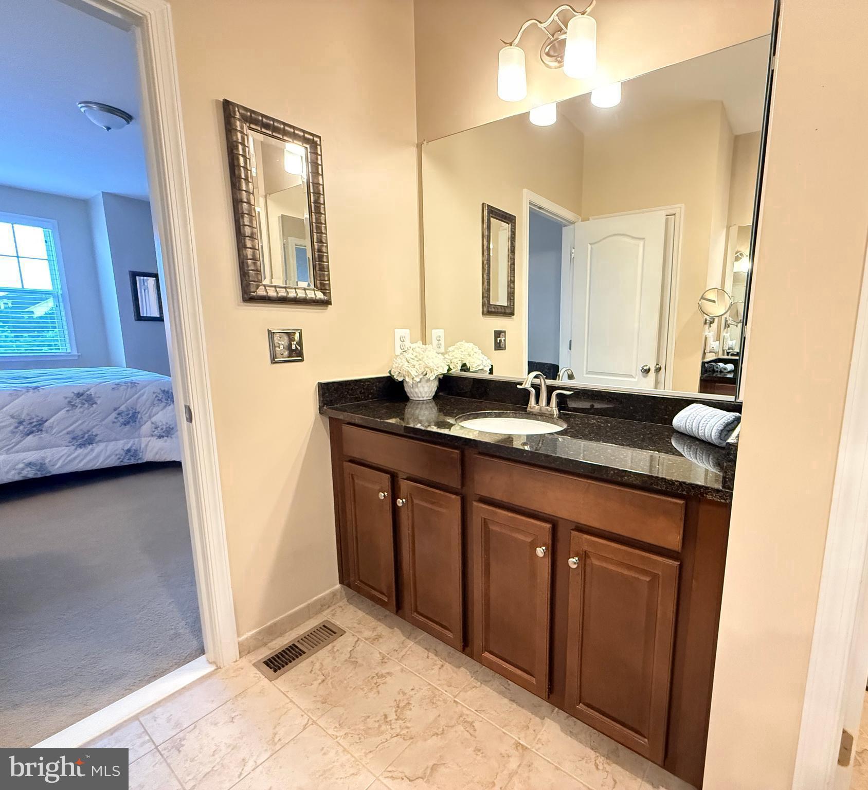 STONE RIDGE LANDBAY 5R - Residential