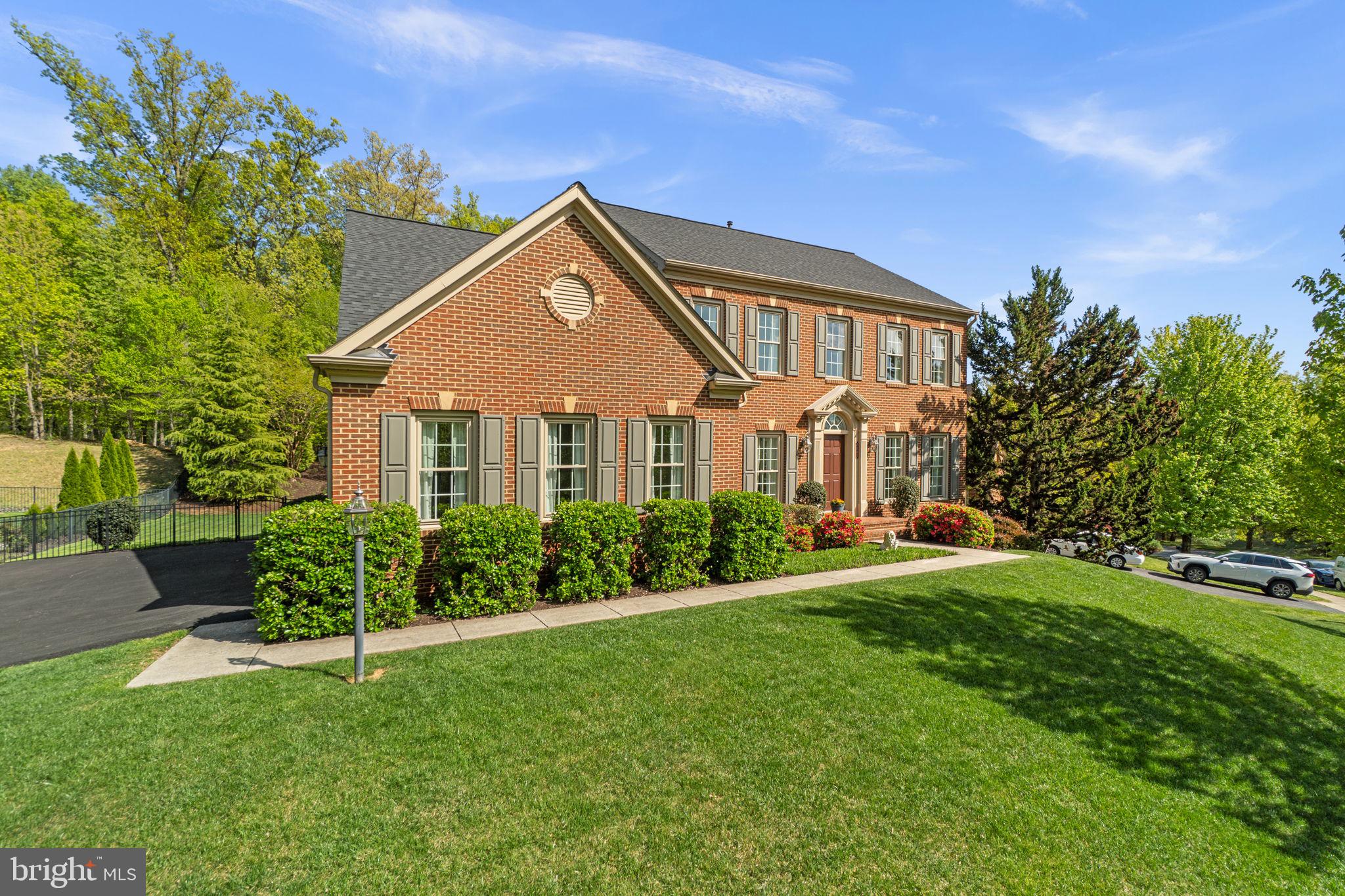CRESTWOOD - Residential