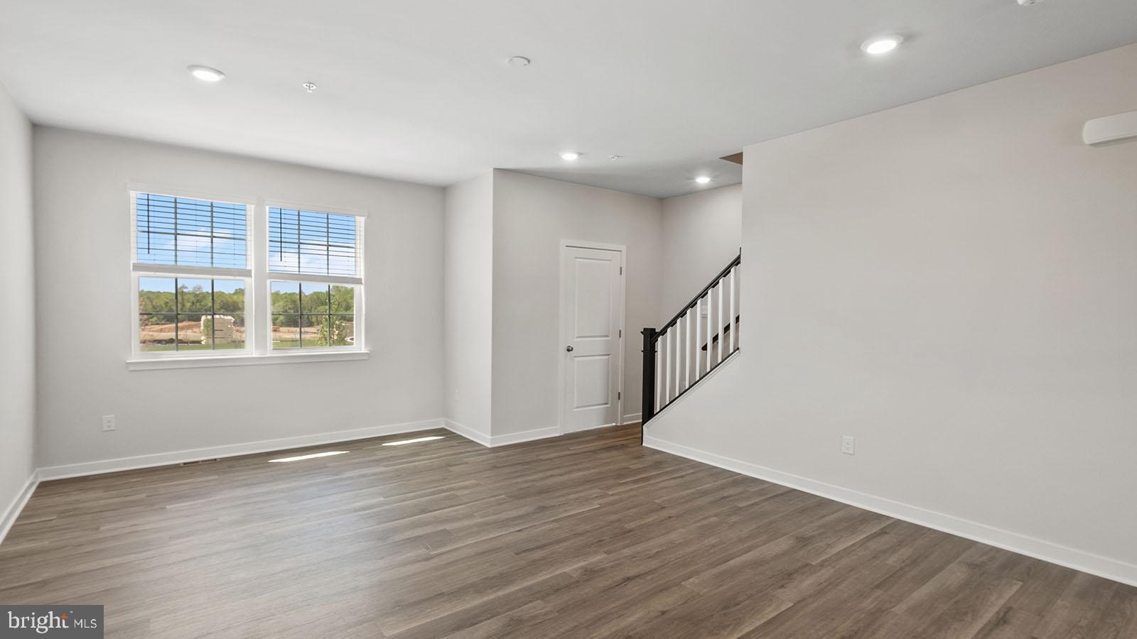 SPRING HILLS - Residential