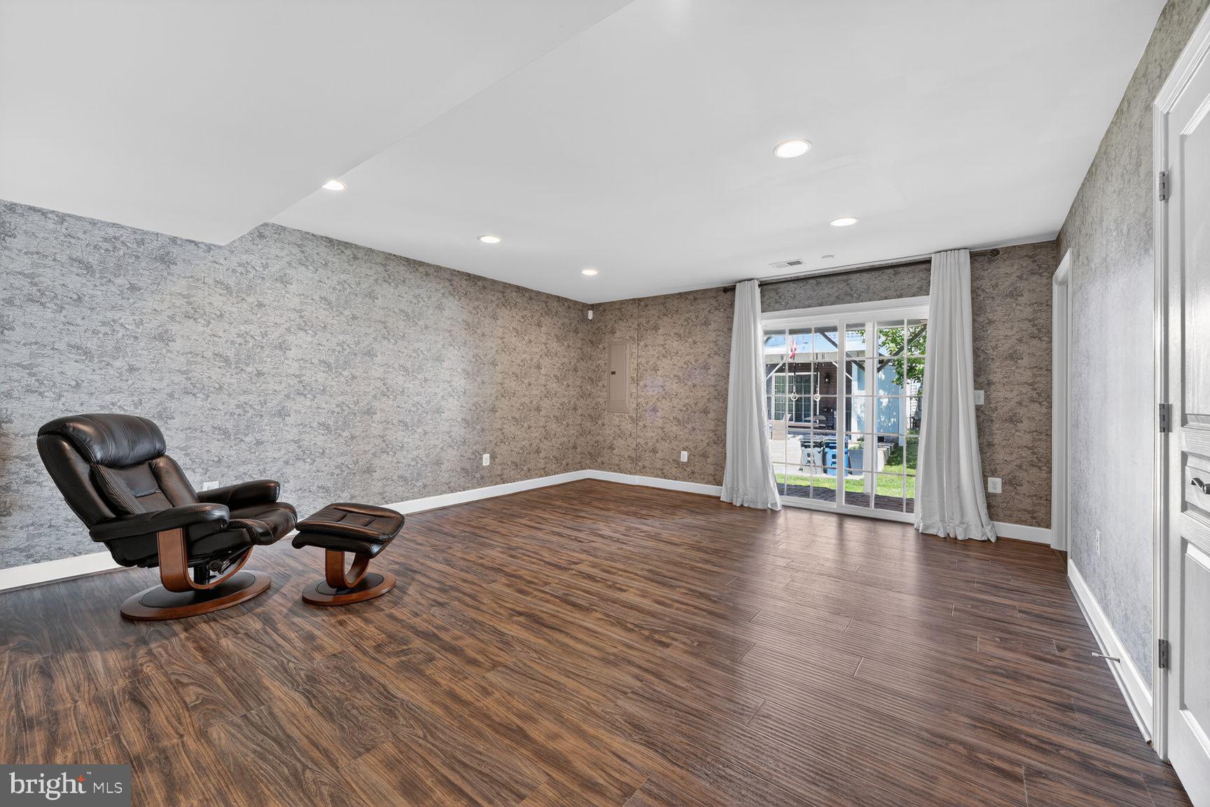 BRADLEY SQUARE - Residential
