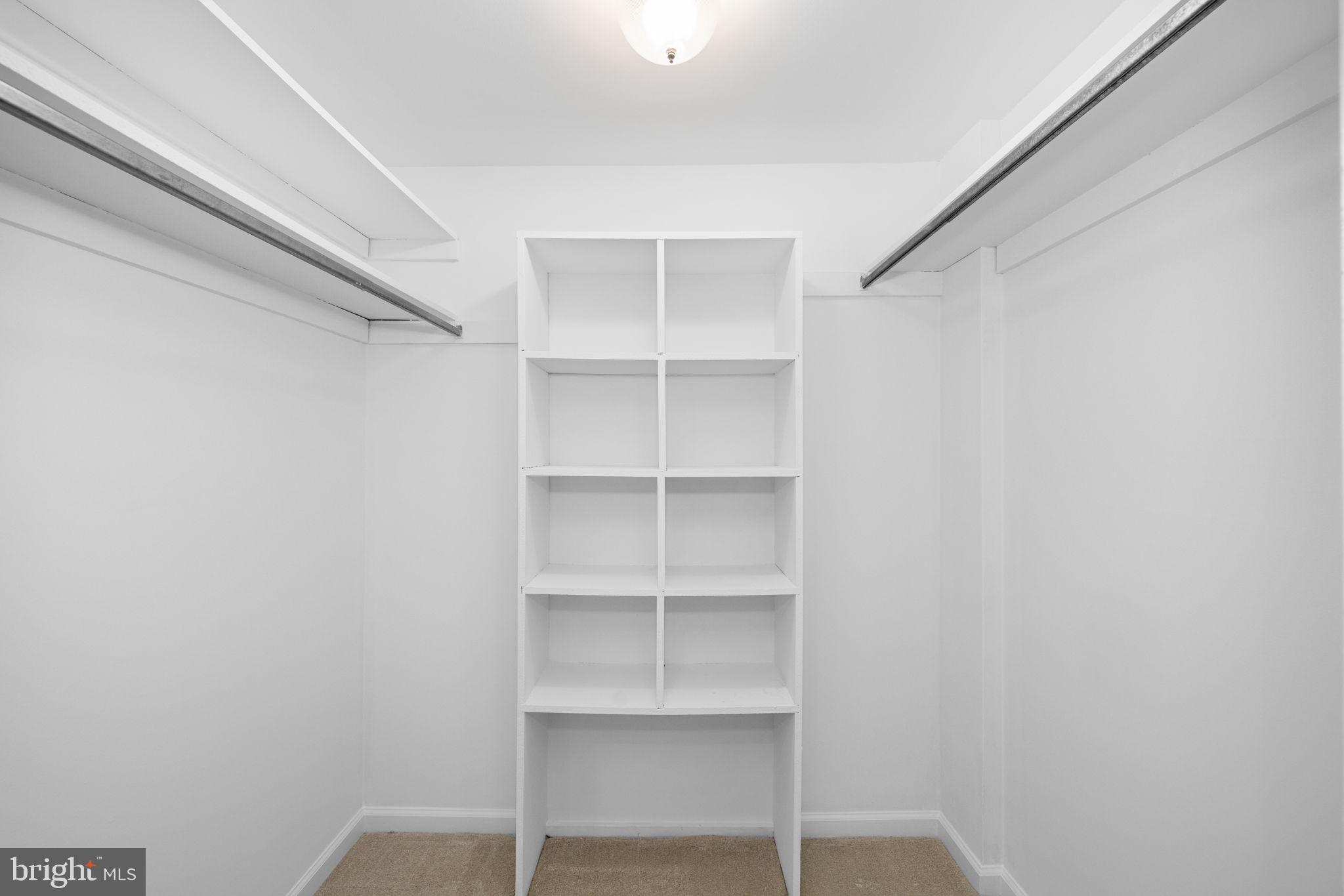 LONGWOOD KNOLLS - Residential
