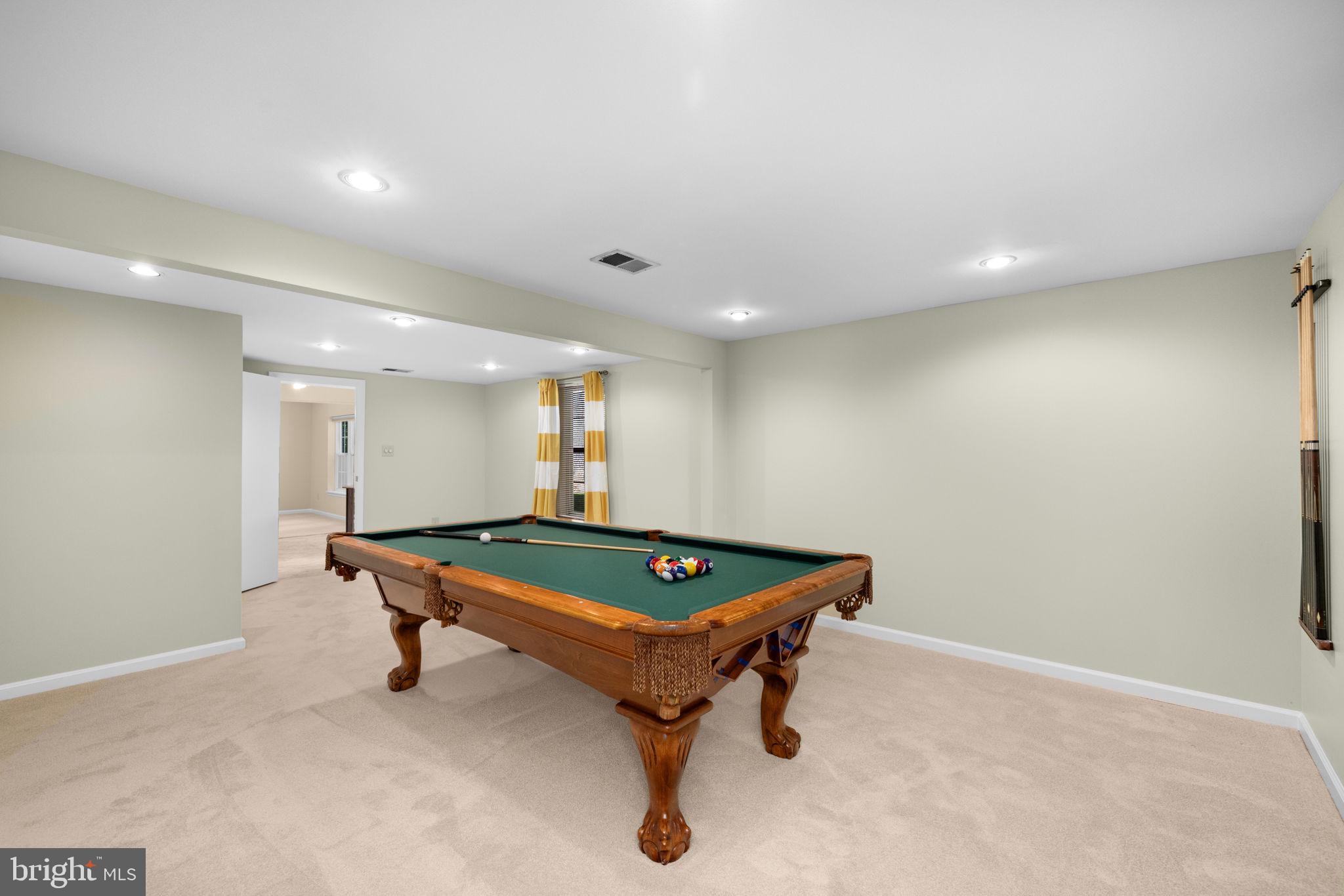 LONGWOOD KNOLLS - Residential