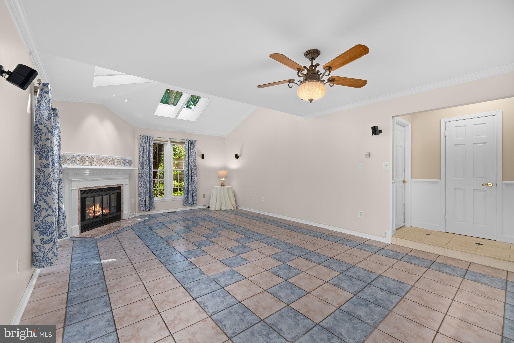 LONGWOOD KNOLLS - Residential