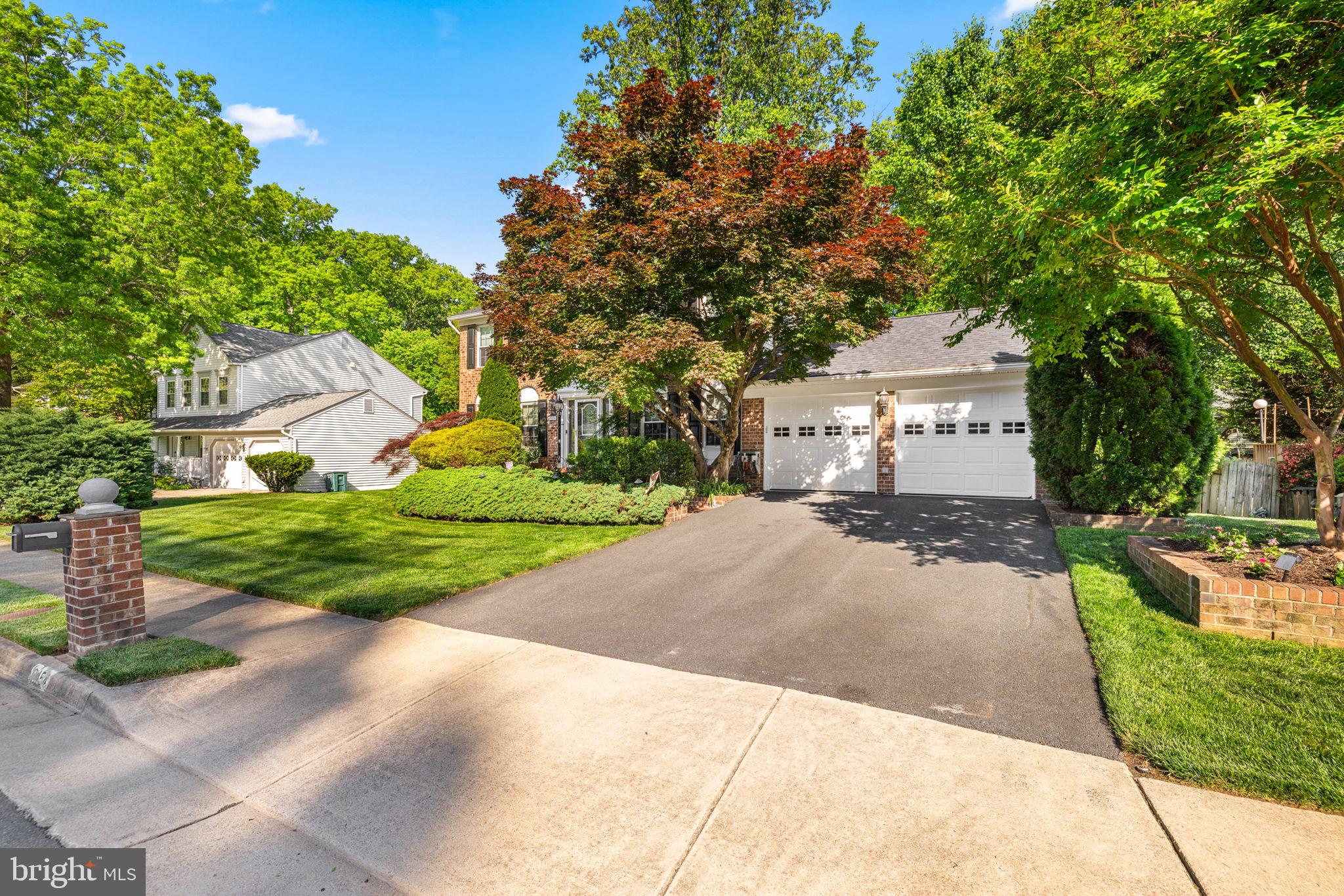 LONGWOOD KNOLLS - Residential