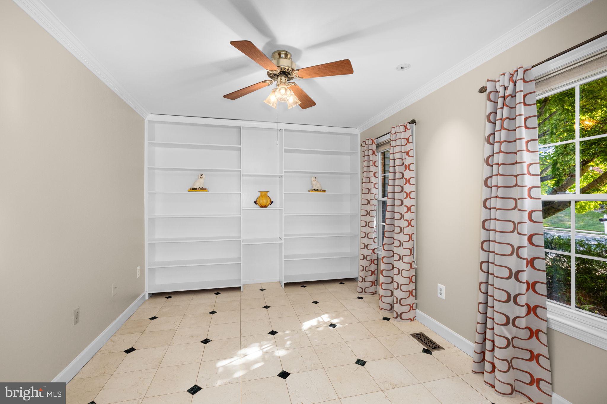 LONGWOOD KNOLLS - Residential