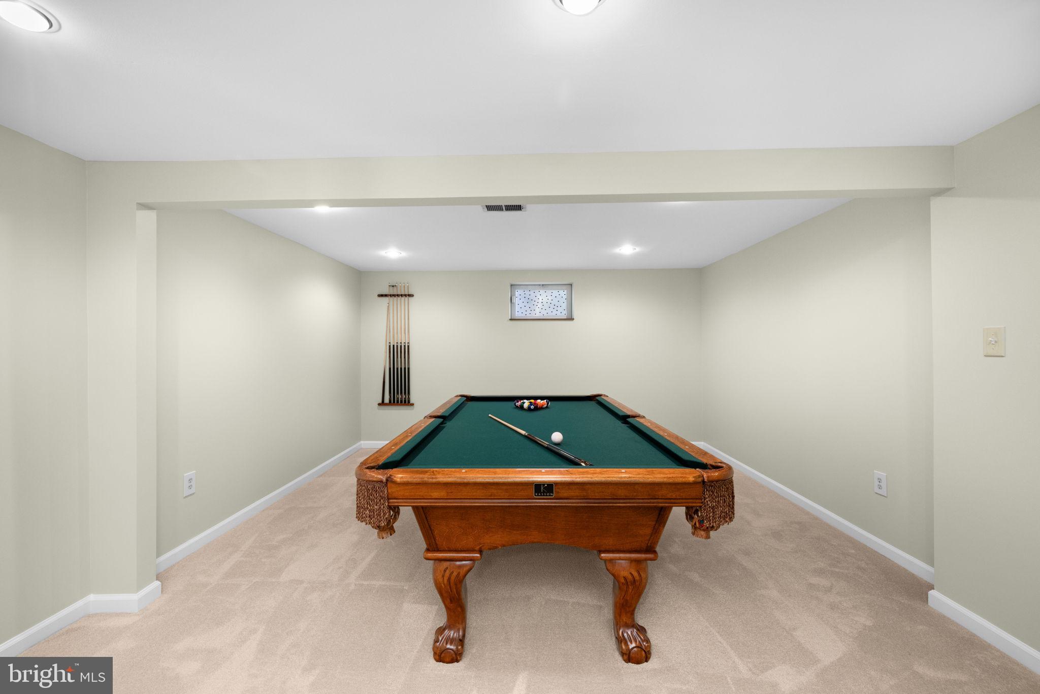 LONGWOOD KNOLLS - Residential