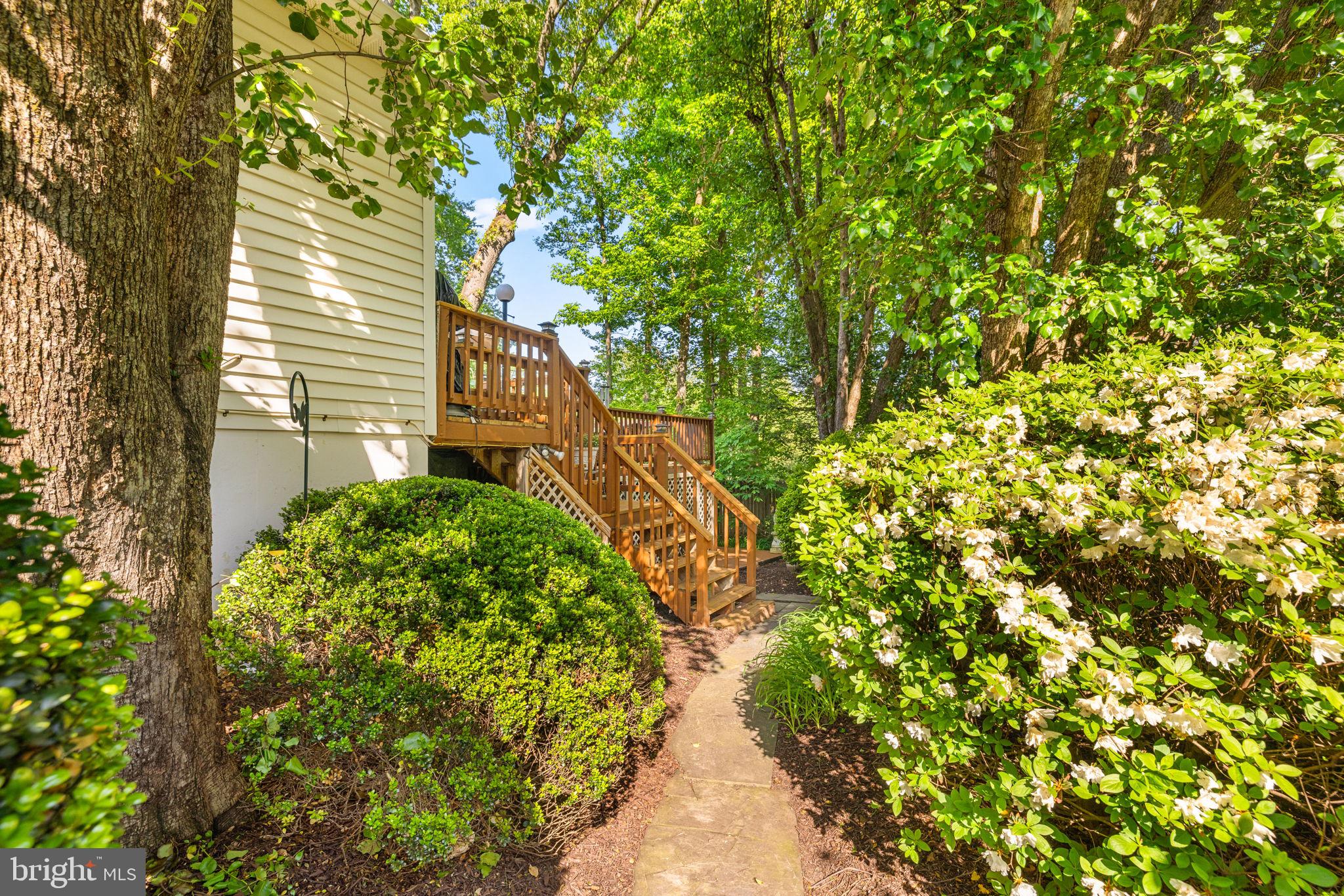 LONGWOOD KNOLLS - Residential