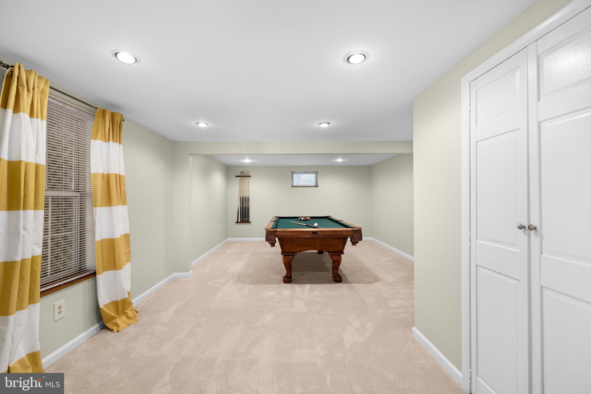 LONGWOOD KNOLLS - Residential