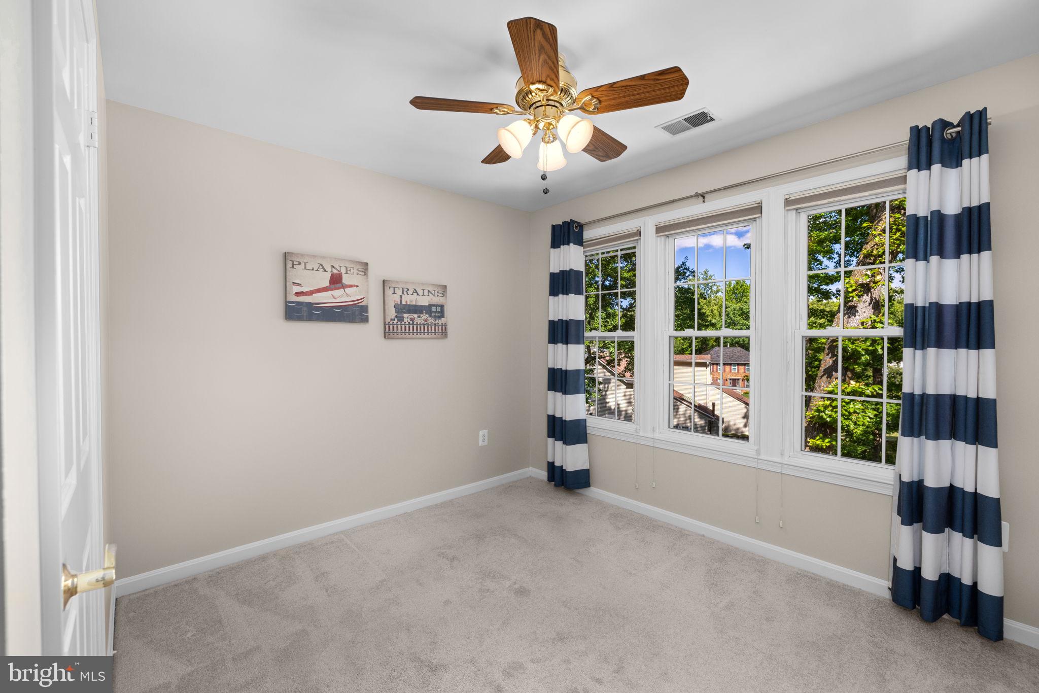 LONGWOOD KNOLLS - Residential
