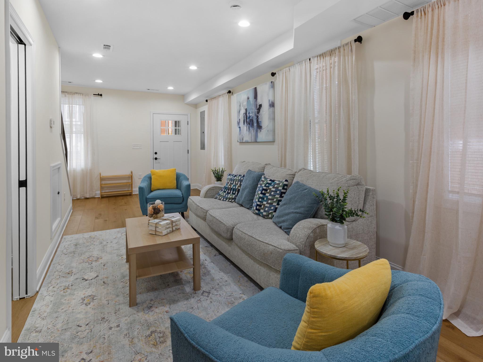 EAST VILLAGE - Residential
