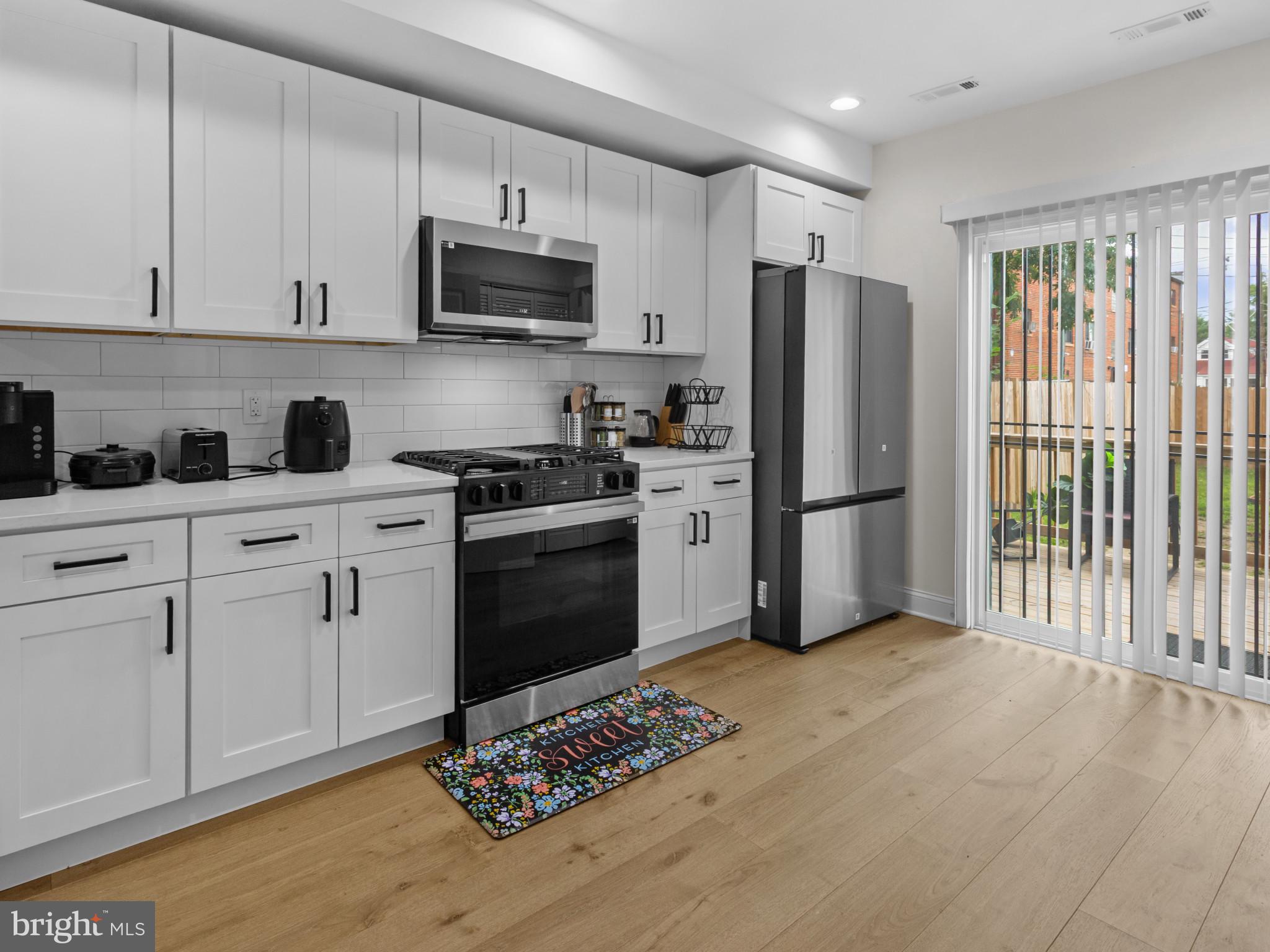 EAST VILLAGE - Residential