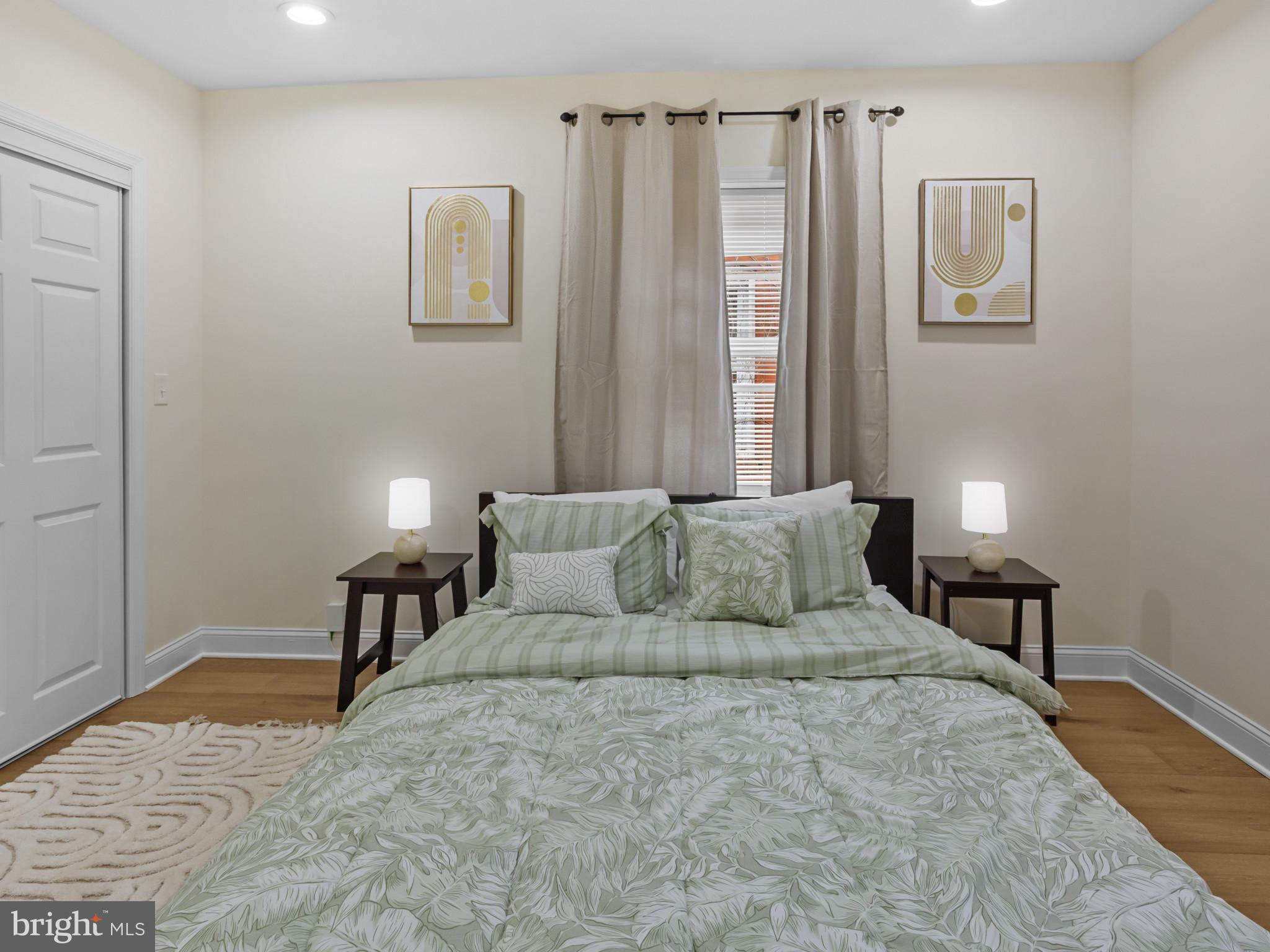 EAST VILLAGE - Residential