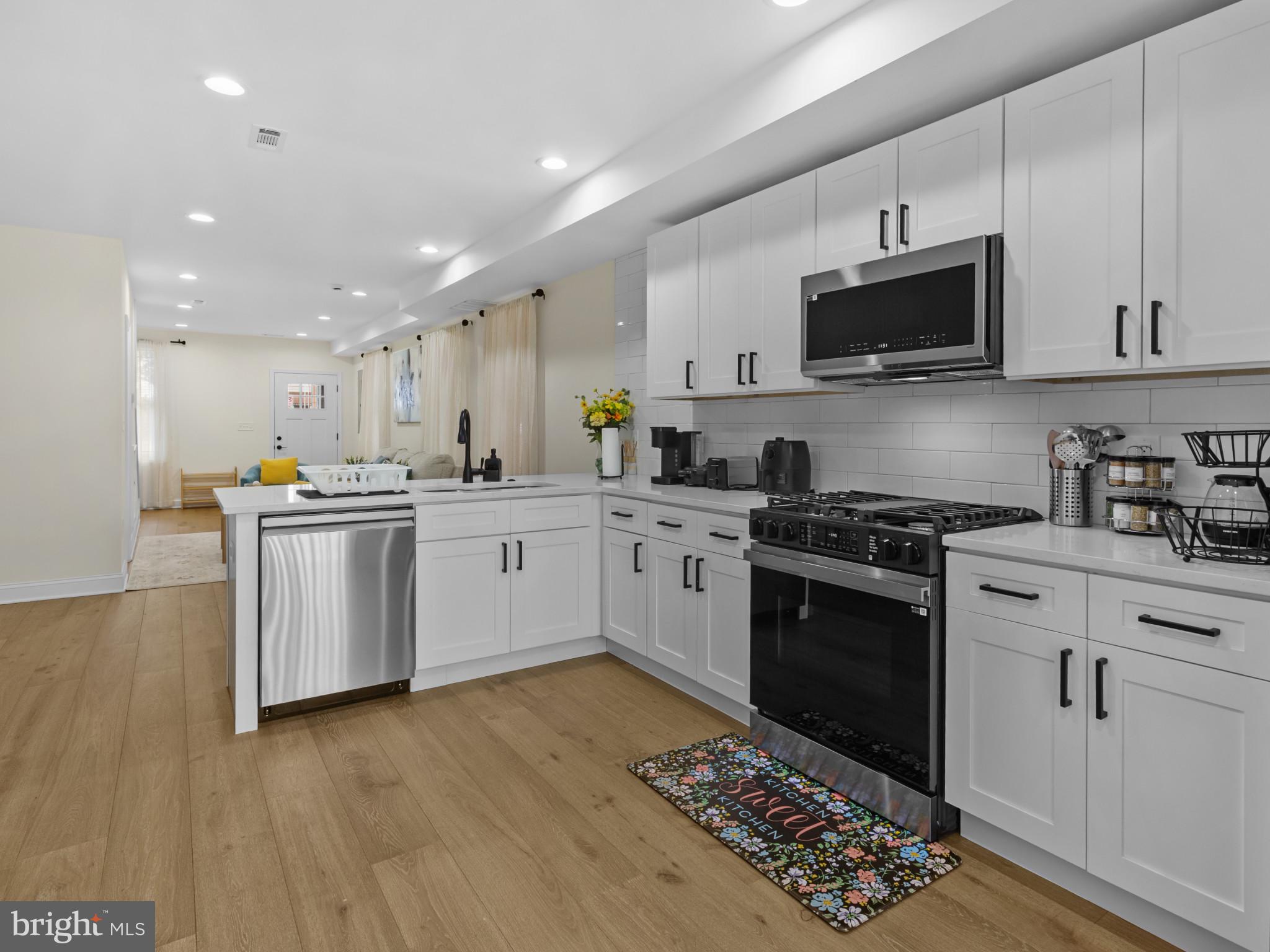 EAST VILLAGE - Residential